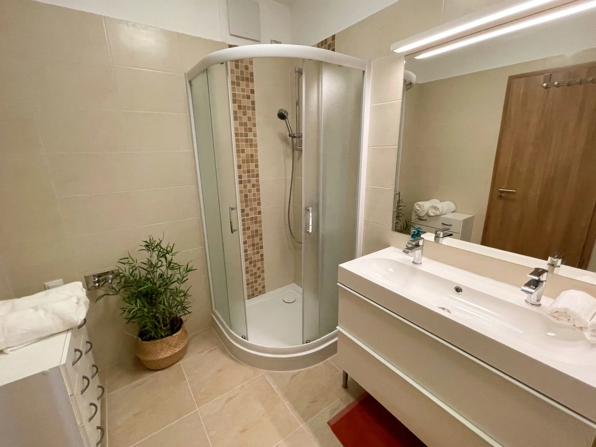 Vízpart Honvéd Apartman Balatonlelle – Balatonlelle, Ungaria