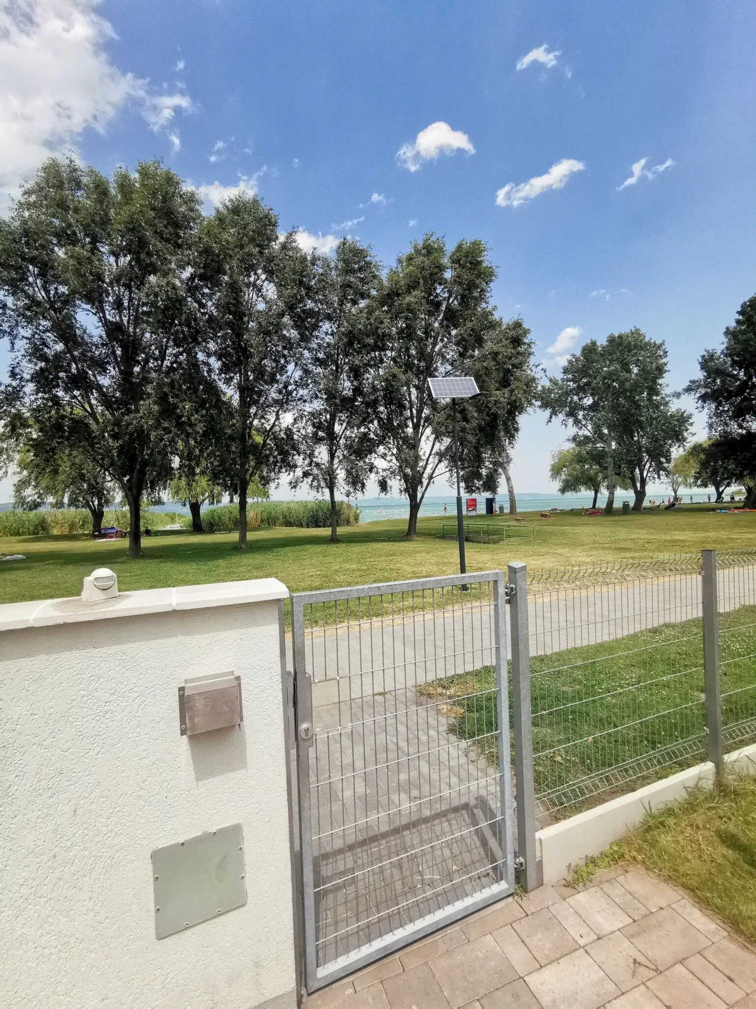 Vízpart Honvéd Apartman Balatonlelle – Balatonlelle, Ungaria