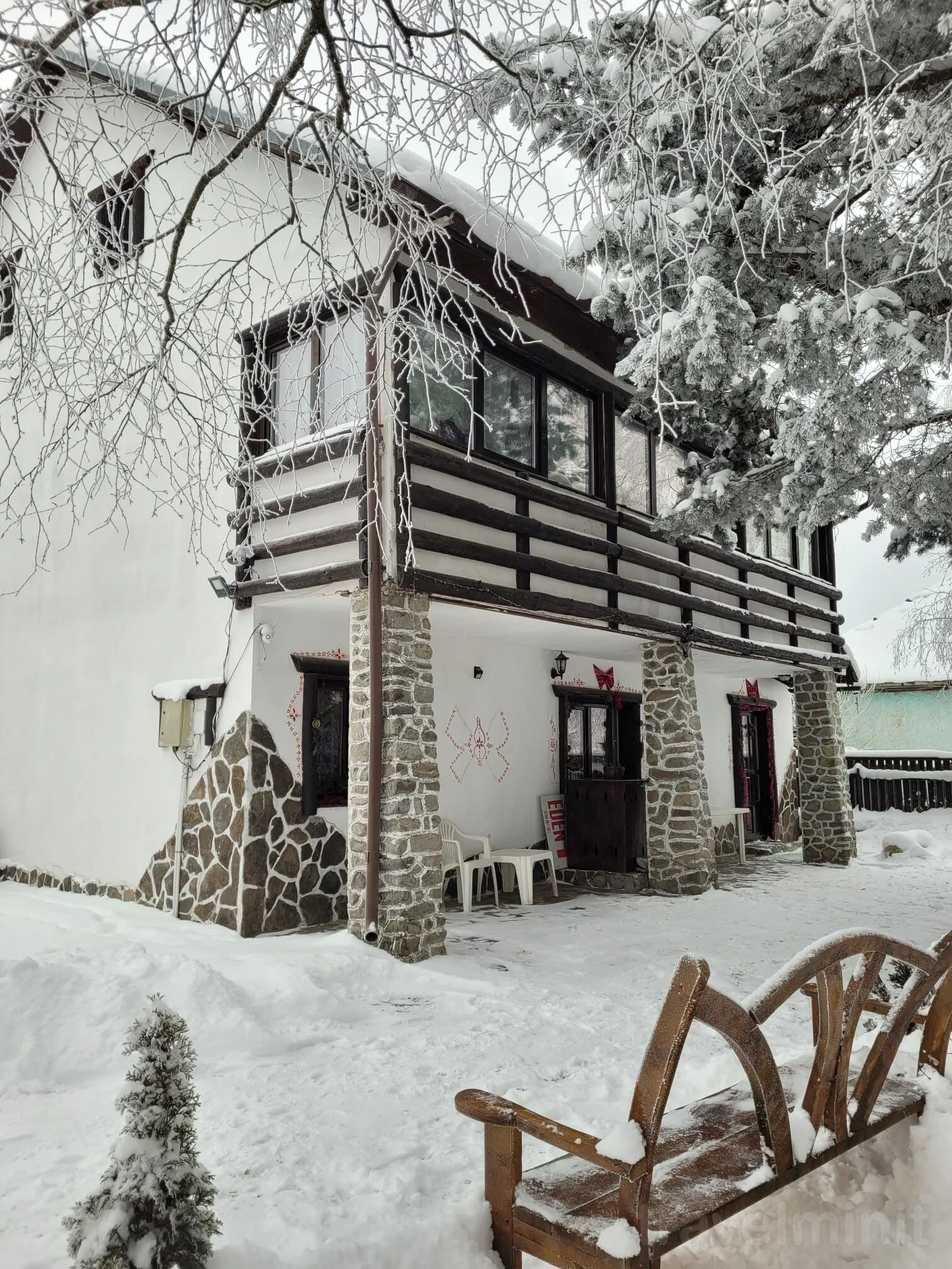 Vila Eden Comandău - foto 1