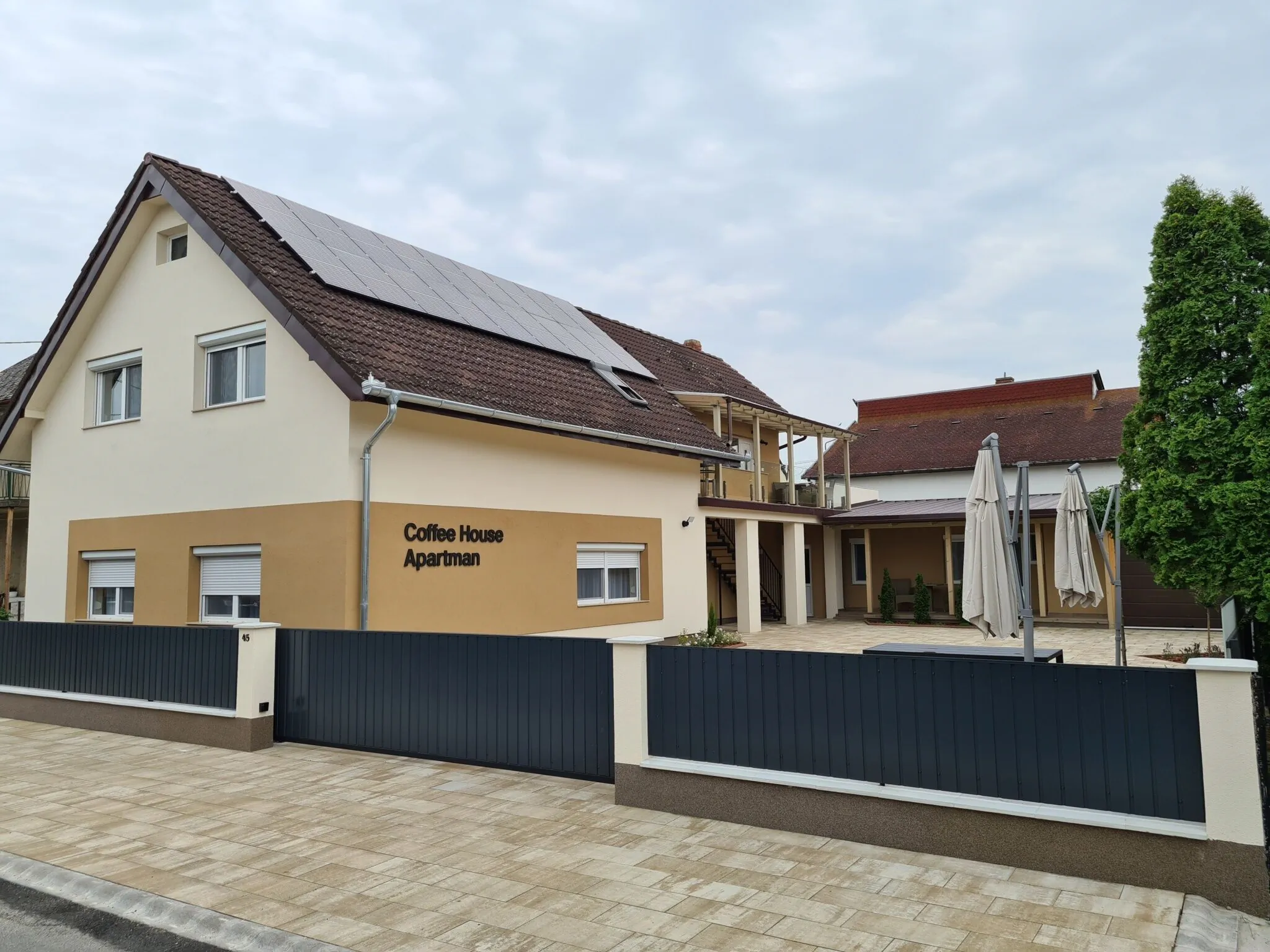 Coffee House Apartman Balatonlelle – Balatonlelle, Ungaria