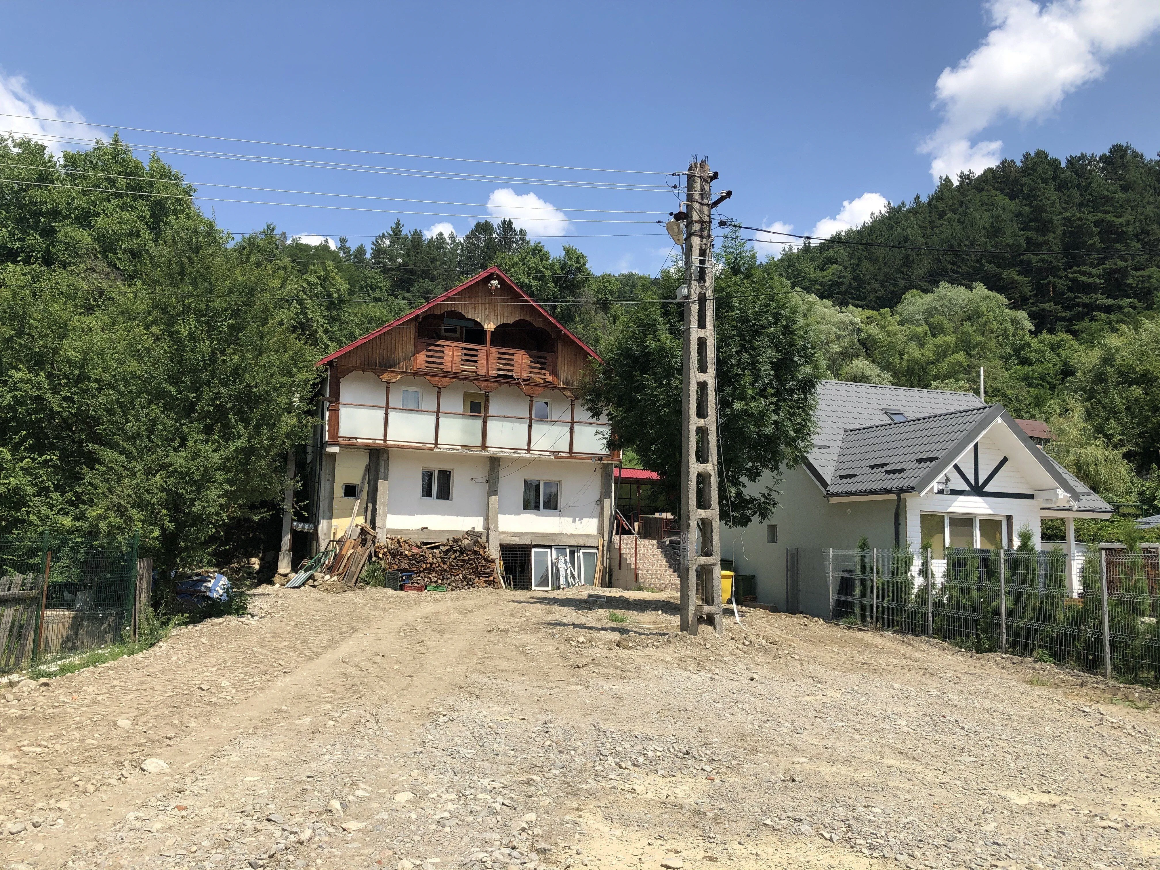 Casa Valentin Căpățânenii Pământeni - foto 2