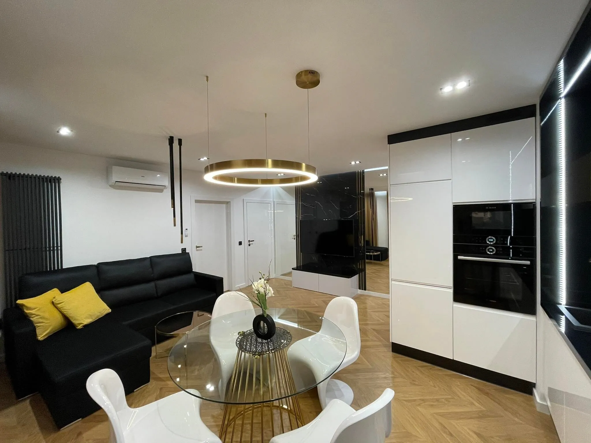 Prestige Line Manhattan – Legnica, Polonia
