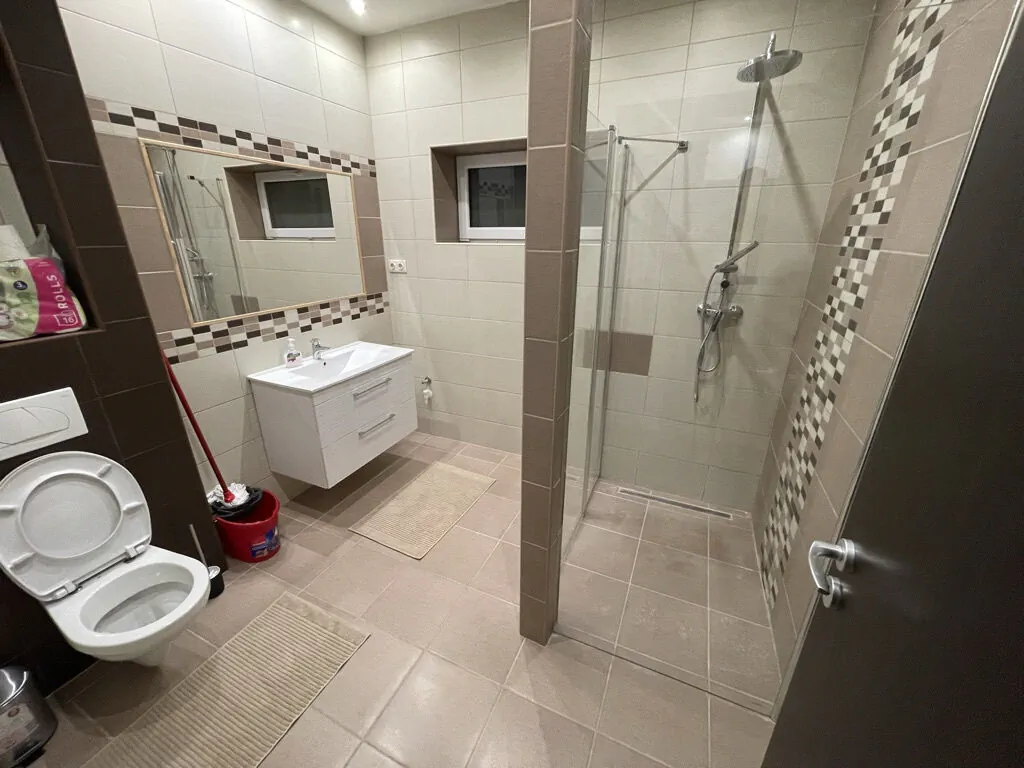 Malibu Apartman & Jacuzzi Miskolctapolca – Miskolc, Ungaria