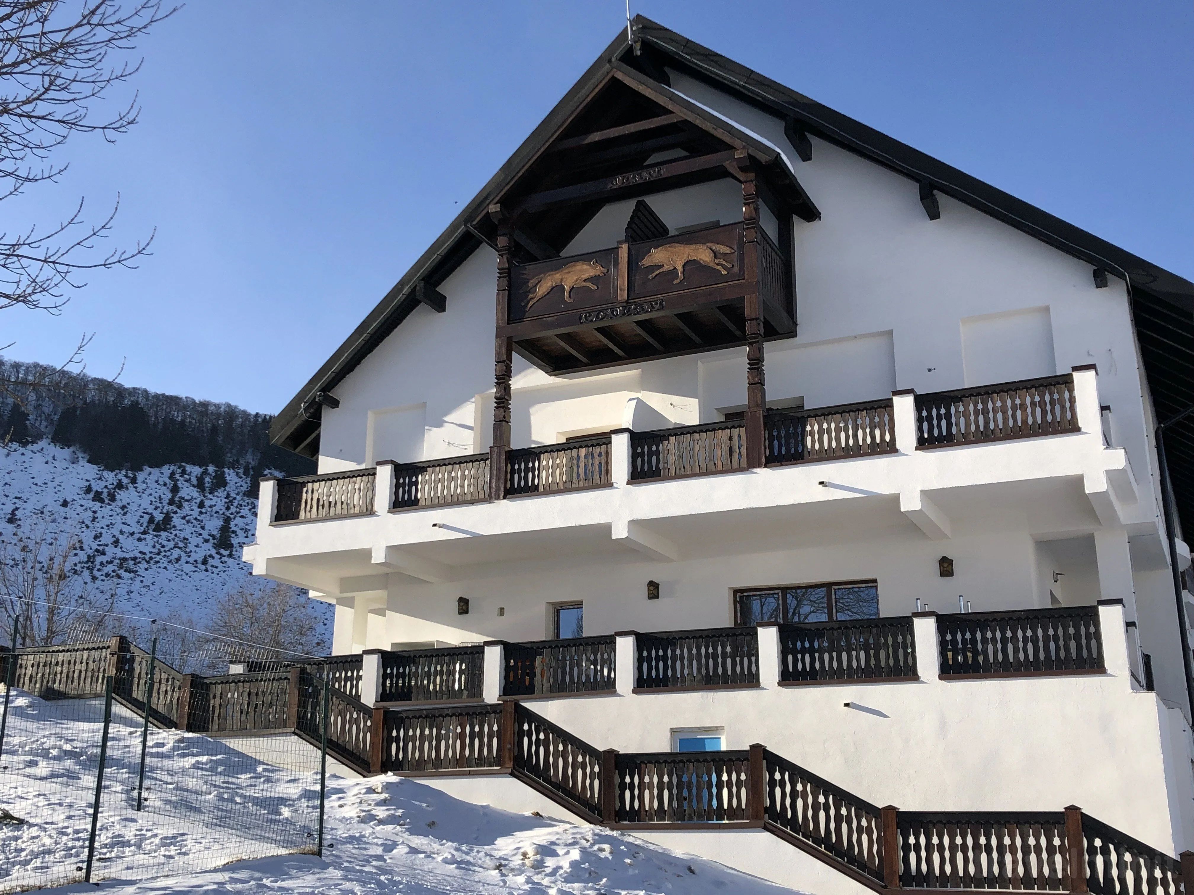 Domeniul Valea Lupilor - Pensiunea Valea cu Struți Șirnea – Șirnea, România