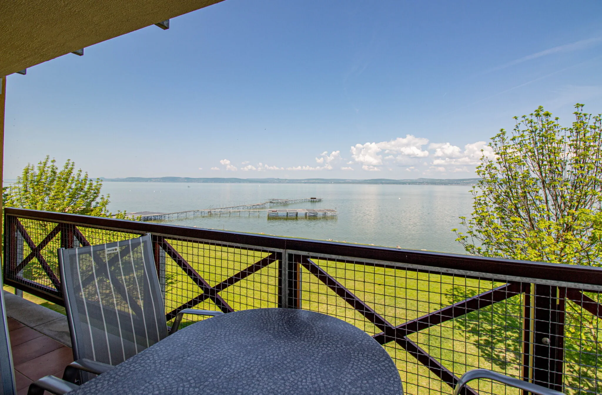976 - Közvetlen Vízparti Apartman Balatonőszöd - foto 1