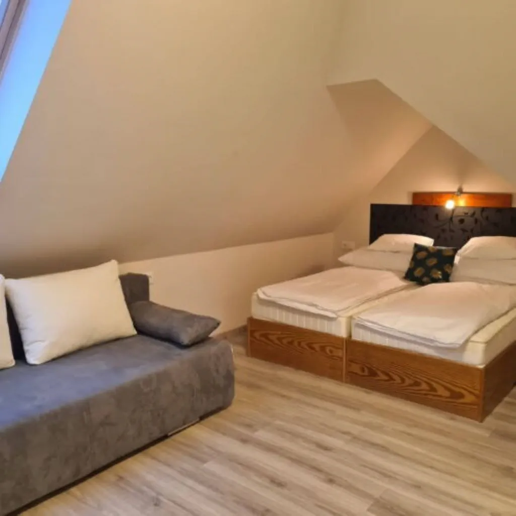 Rent Place Rendezvényház és Apartman Keszthely - foto 1