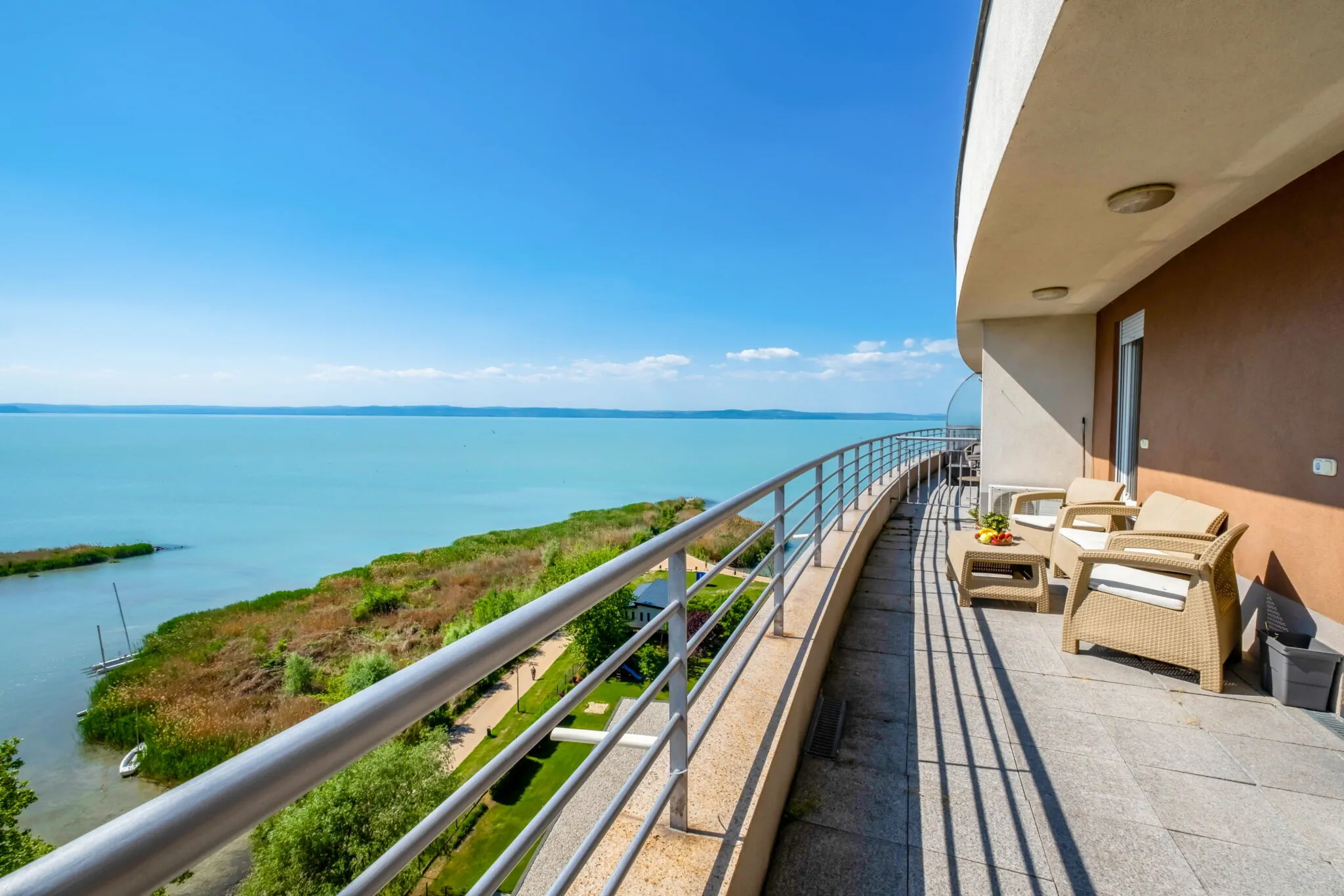 MF Club 218 Panorama Wellness Apartman Siófok - foto 2