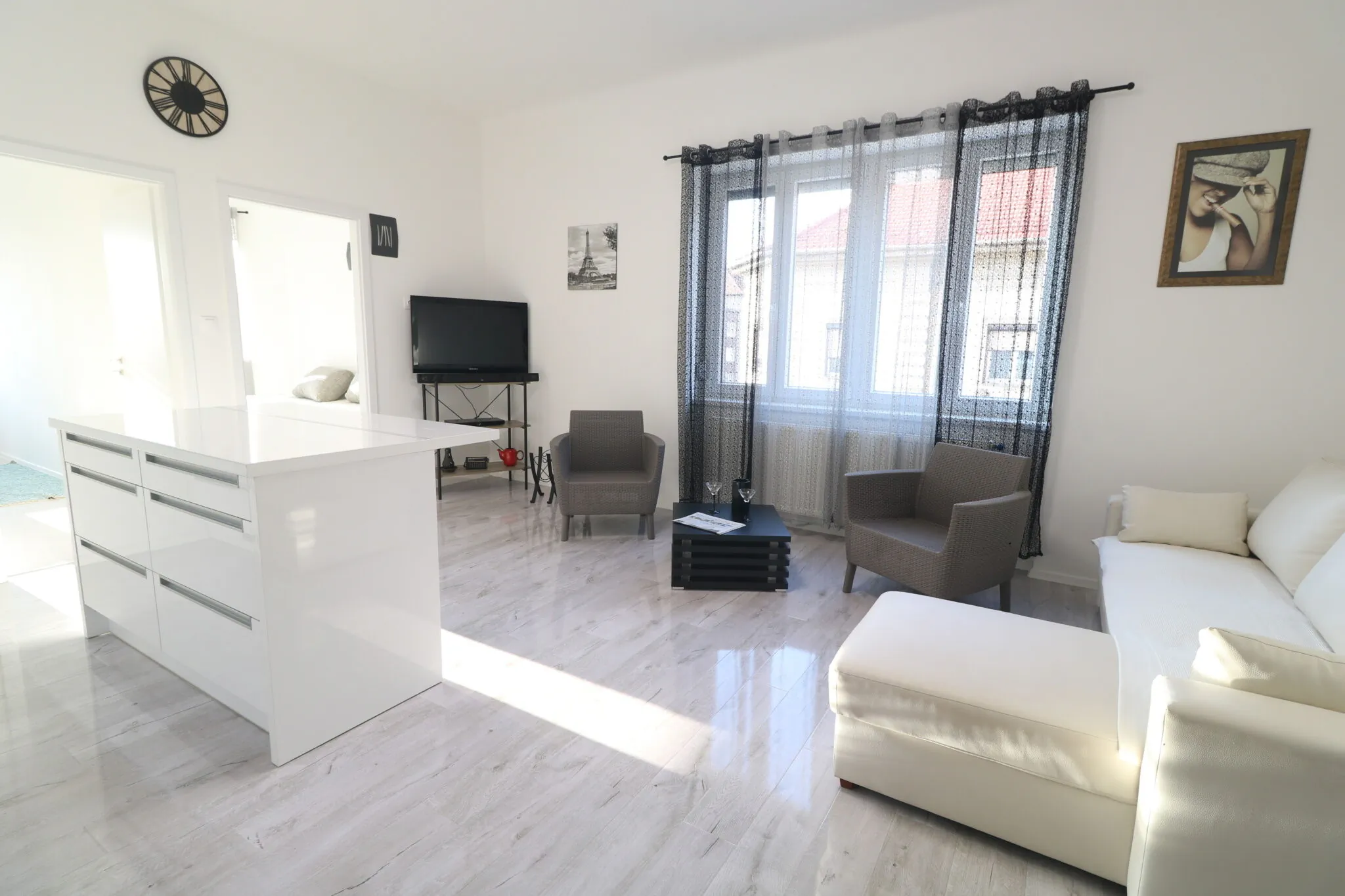 Black or white Apartman Szeged - foto 1