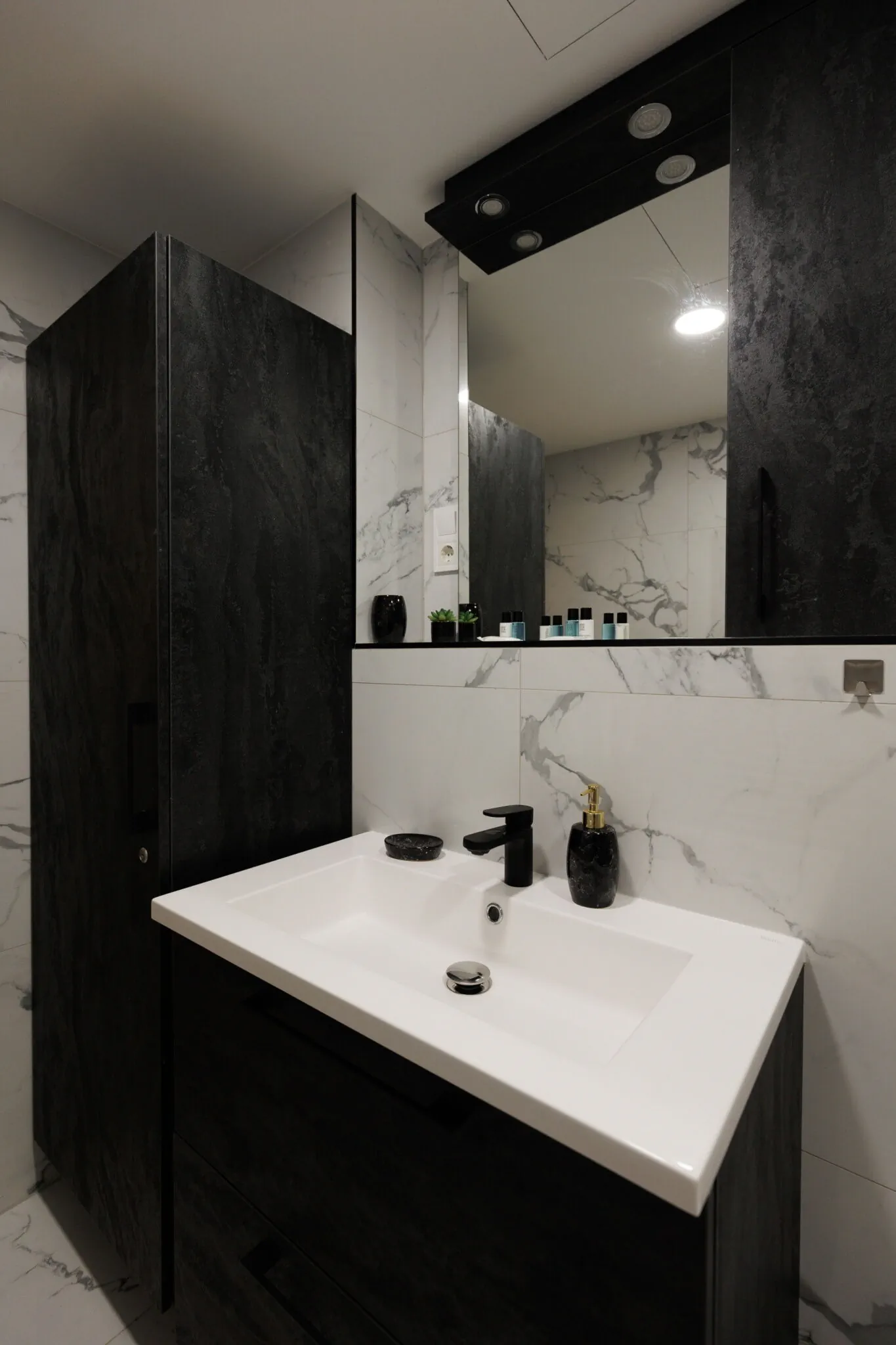 Villa Bauhaus Wellness Apartman Fsz. 1 Siófok – Siófok, Ungaria