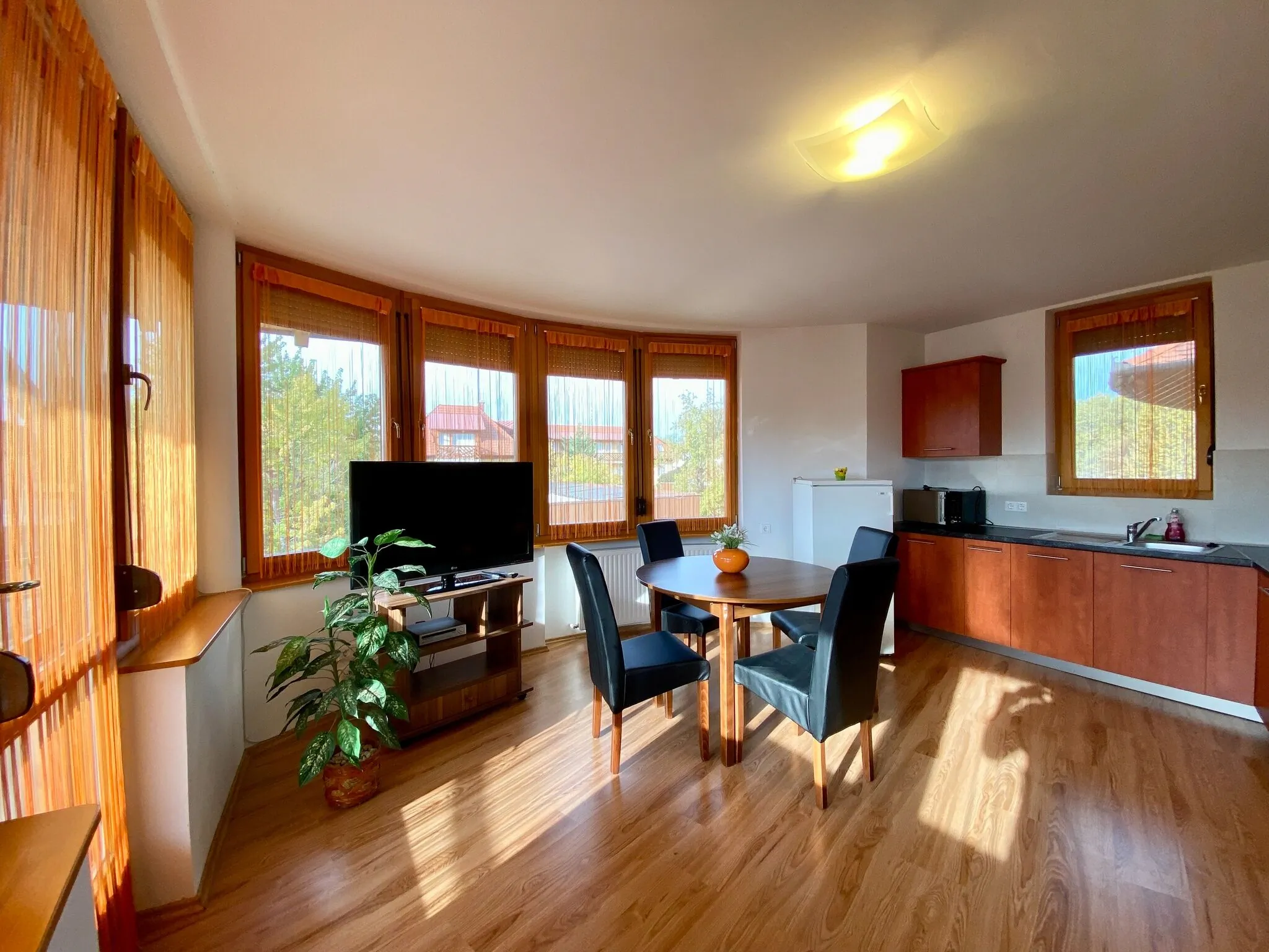Hunor Napsugár Apartman Balatonlelle – Balatonlelle, Ungaria