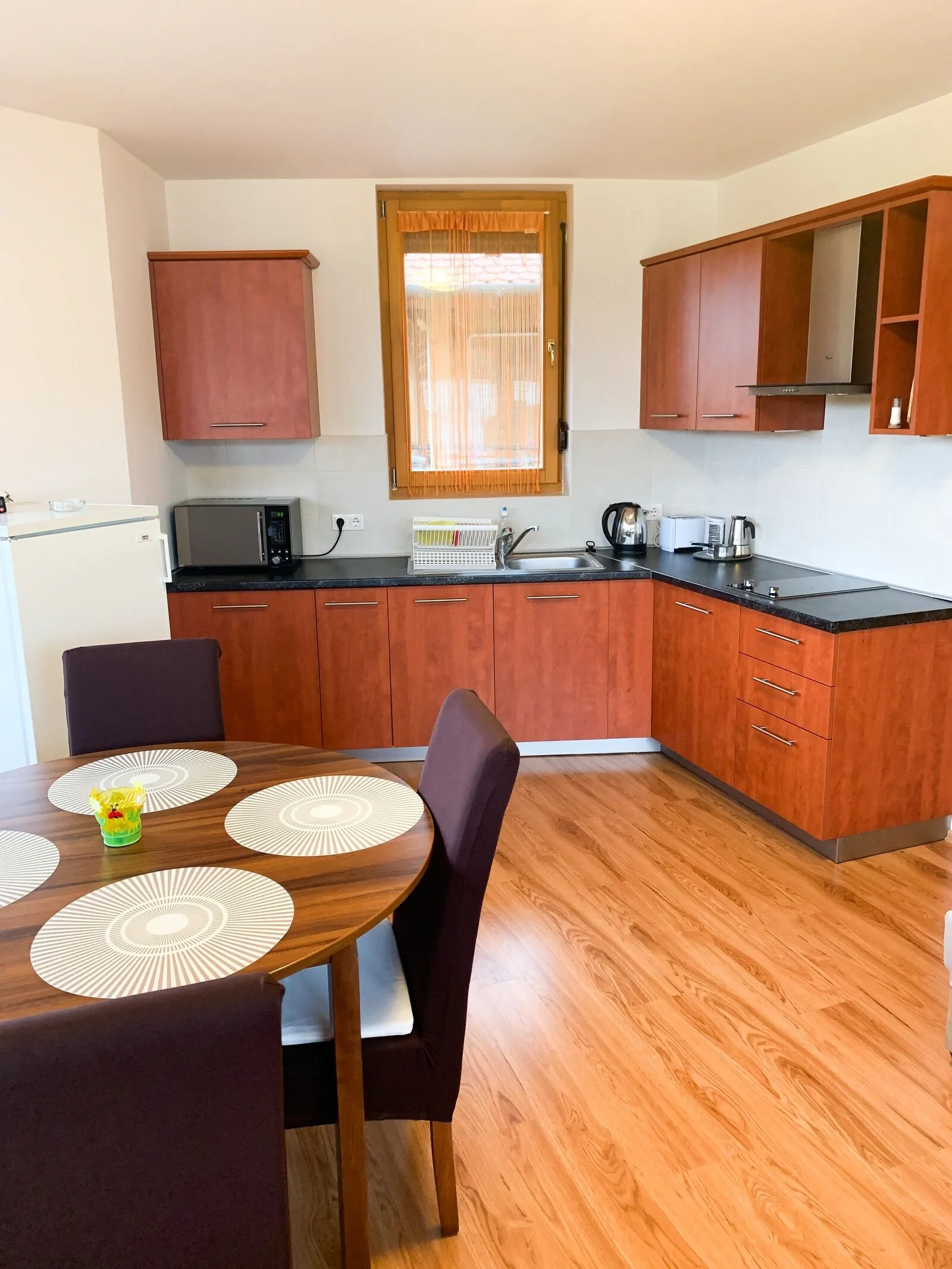 Hunor Napsugár Apartman Balatonlelle – Balatonlelle, Ungaria