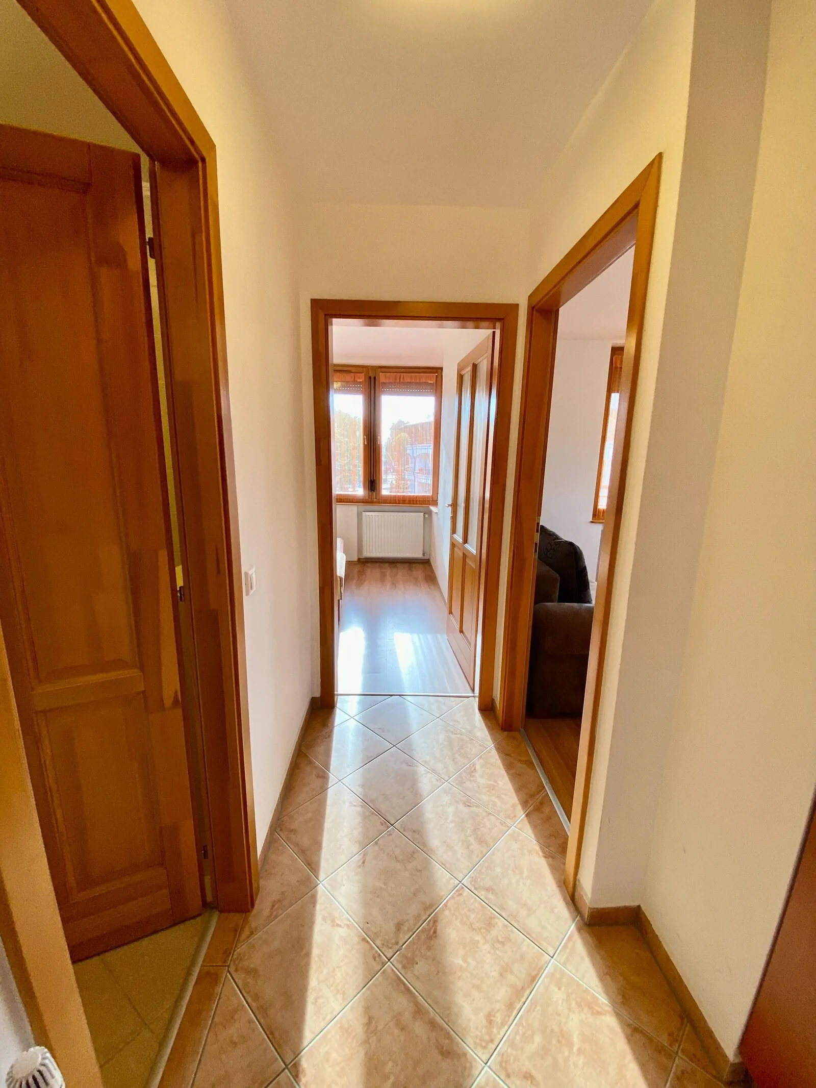 Hunor Napsugár Apartman Balatonlelle – Balatonlelle, Ungaria