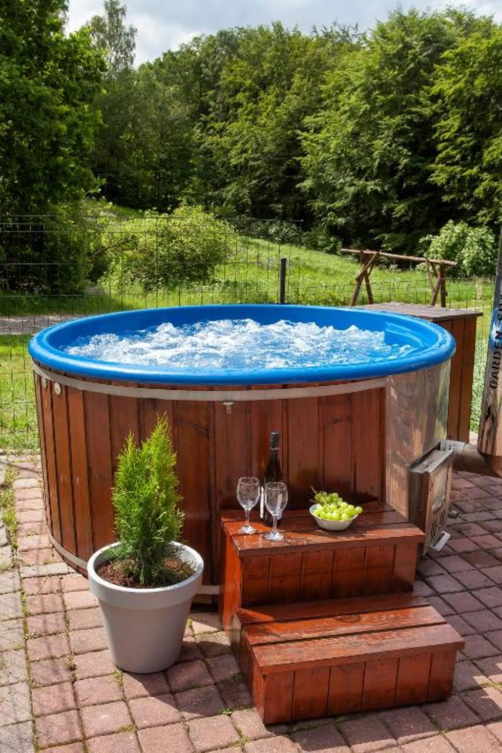 ZACISZE Domek na Kaszubach Brodnica Dolna z balią z jacuzzi – Brodnica Dolna, Polska