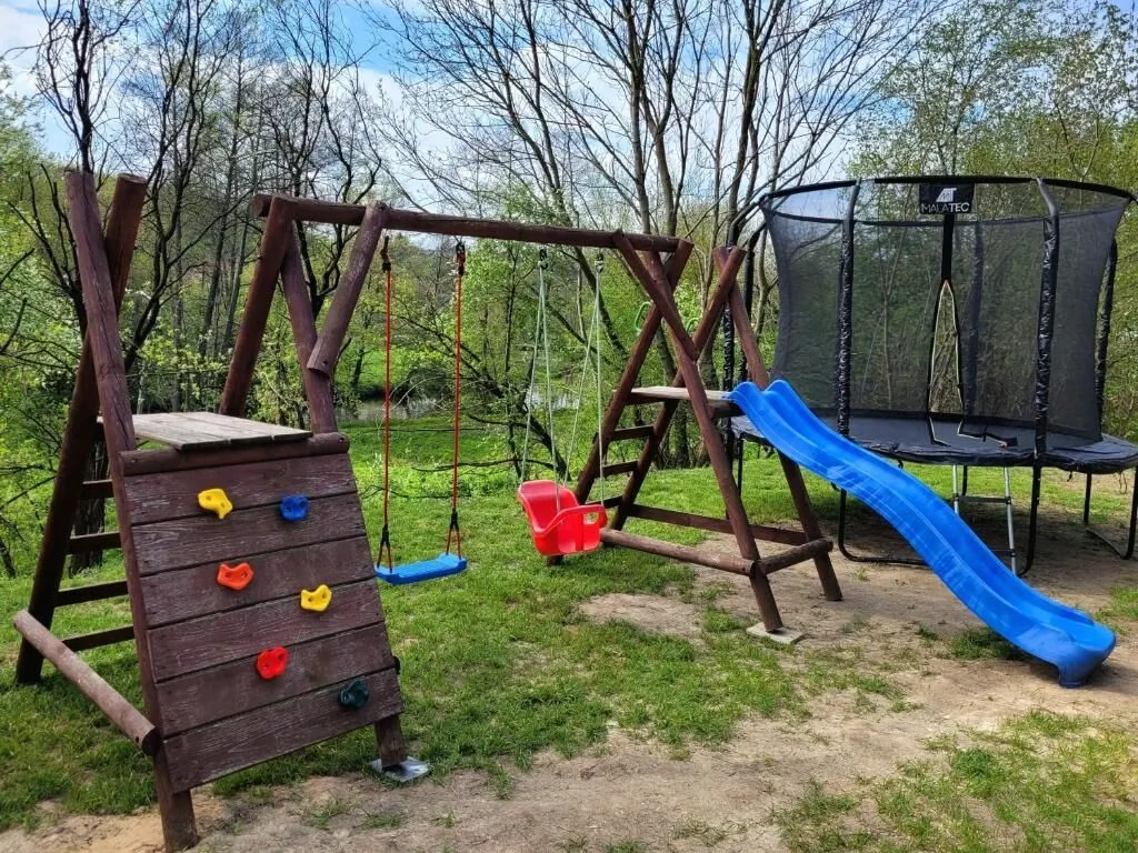 DomEK Obok Rzeki Bałtów – Bałtów, Polska