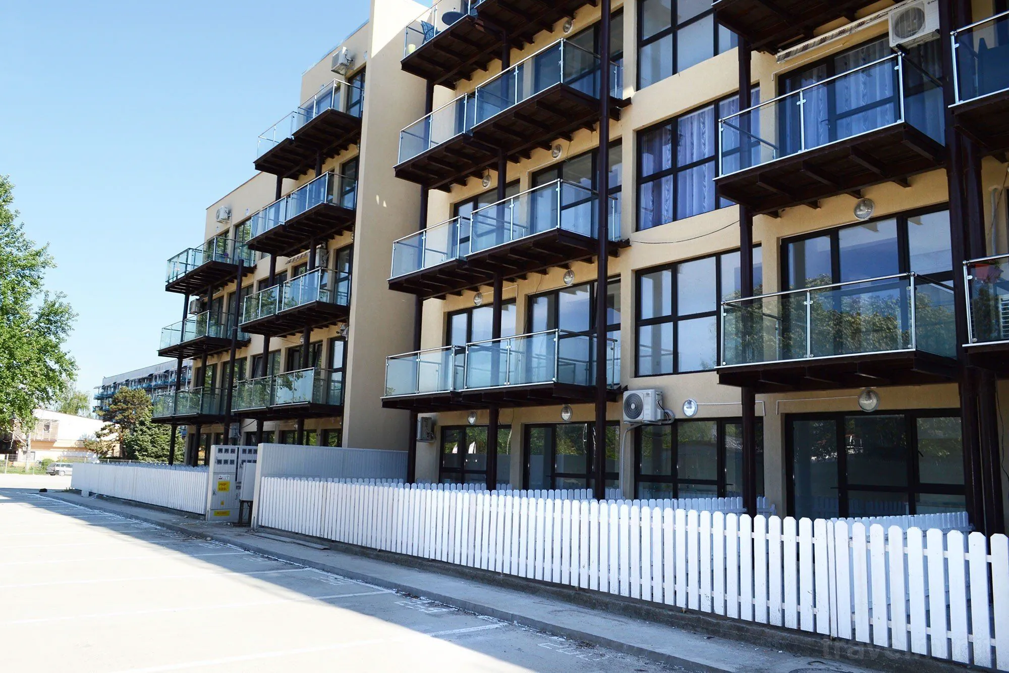 Apartamente Roșu Litoral Saturn – Saturn, România