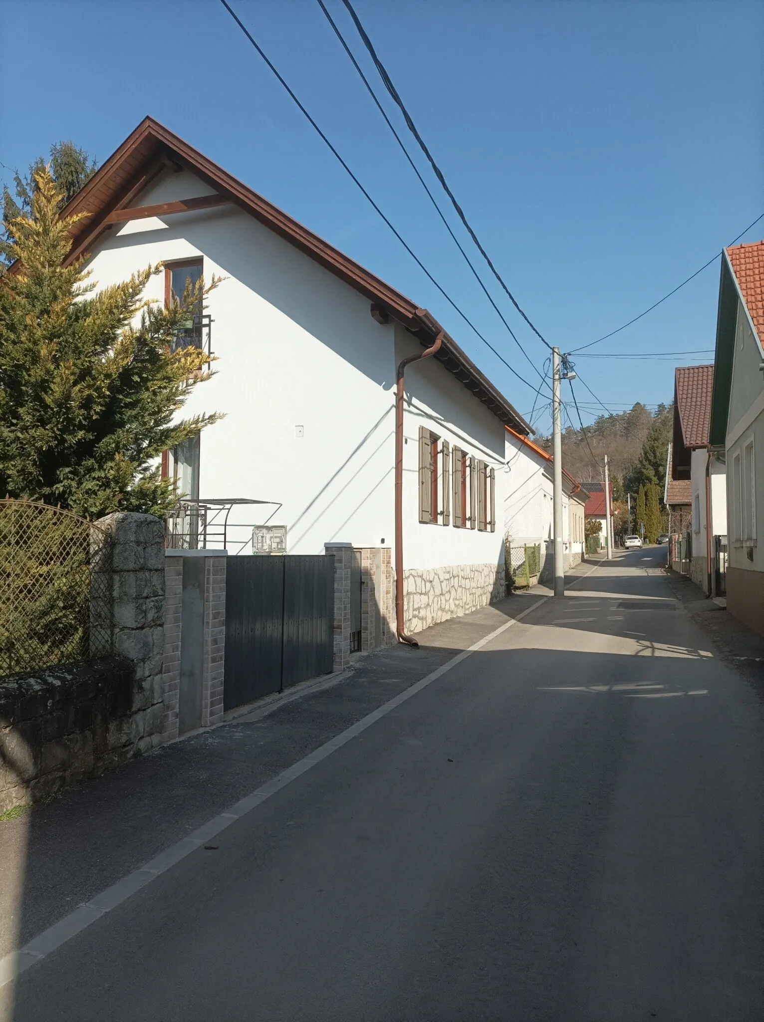 Szuterén Apartmanház Zebegény - foto 3