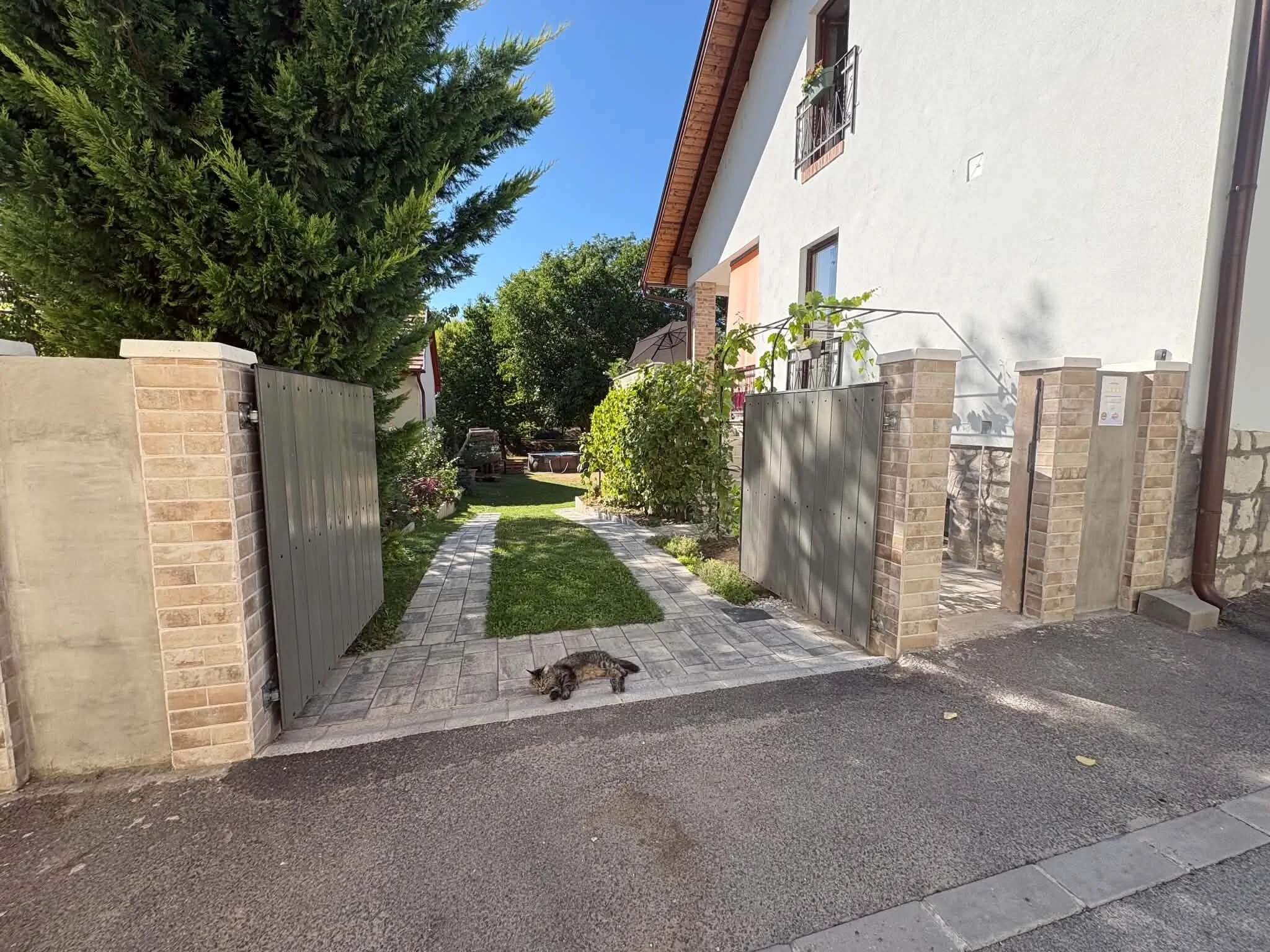 Szuterén Apartmanház Zebegény - foto 2