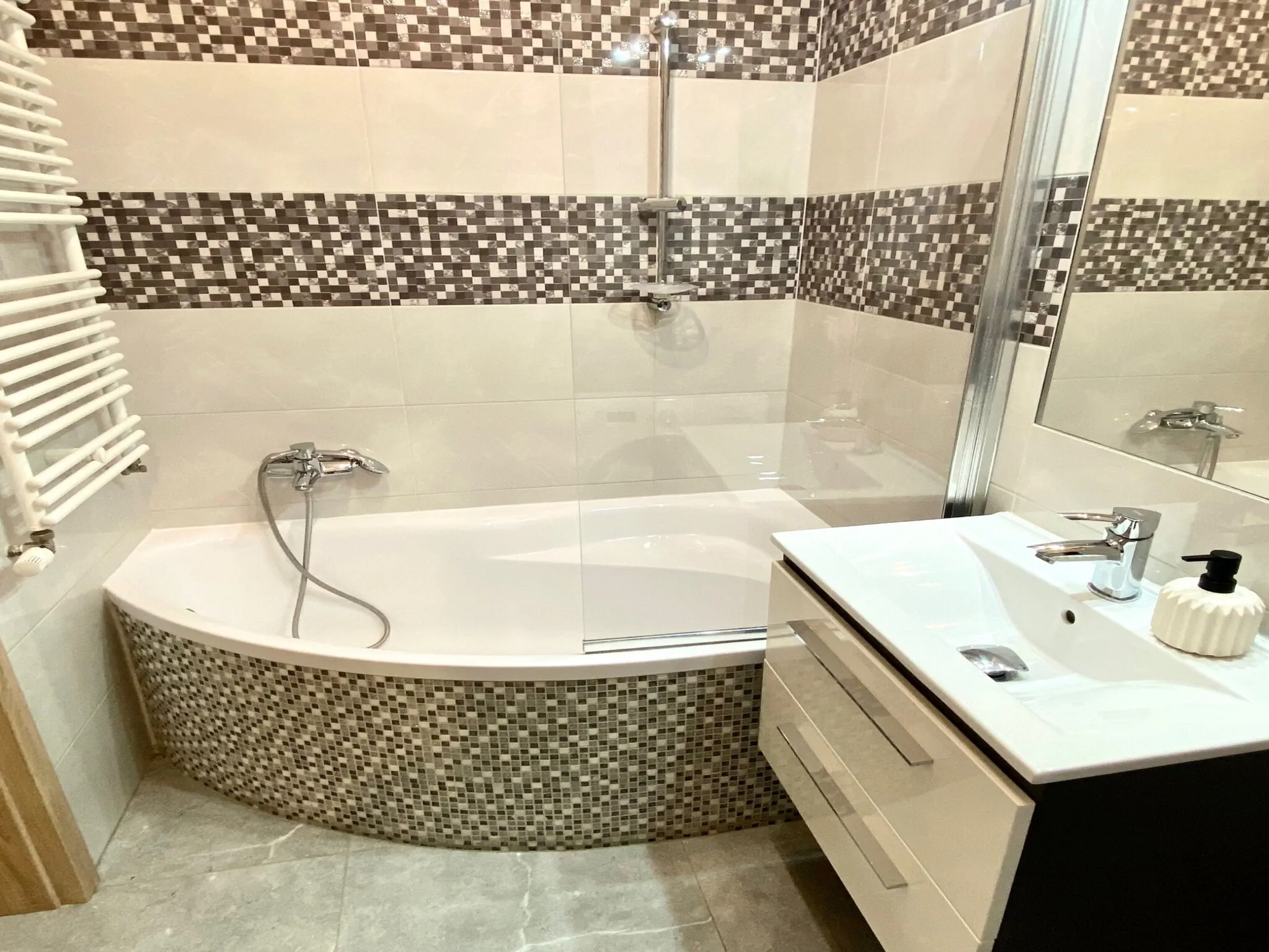 Project Comfort Apartament Bohaterów 12/7  – Warszawa, Polska
