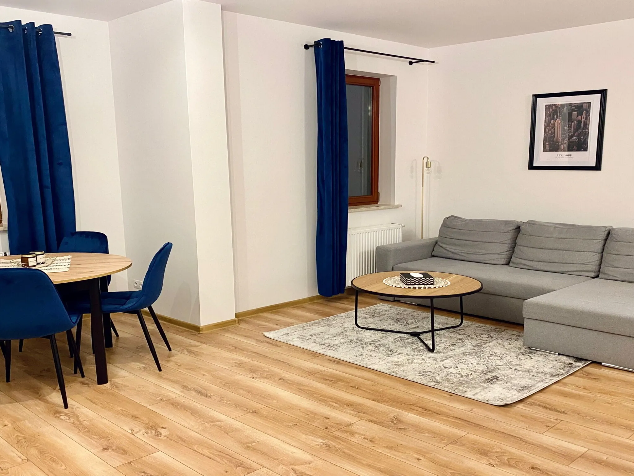 Project Comfort Apartament Bohaterów 12/7  – Warszawa, Polska