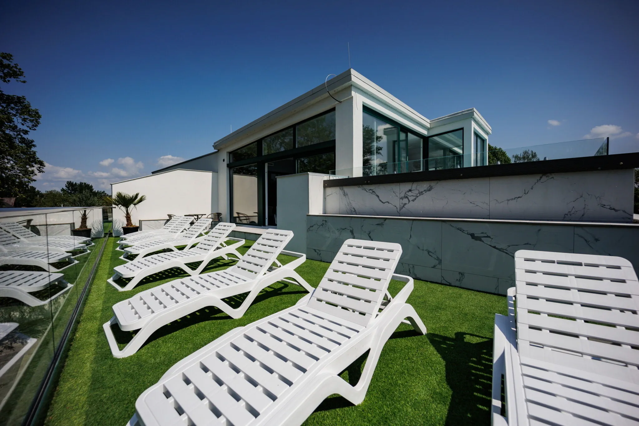 Villa Bauhaus Penthouse Wellness Apartman 1 Siófok – Siófok, Maďarsko