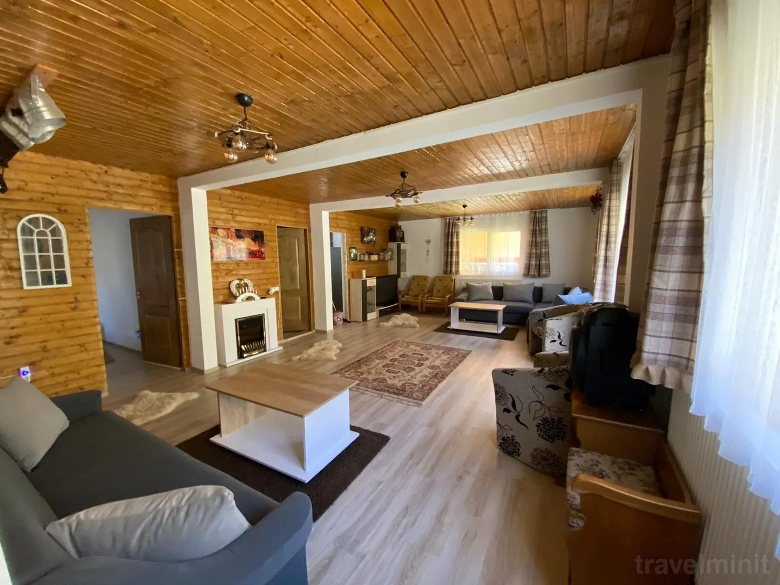 Di&D House Bănița – Comuna Băniţa, România