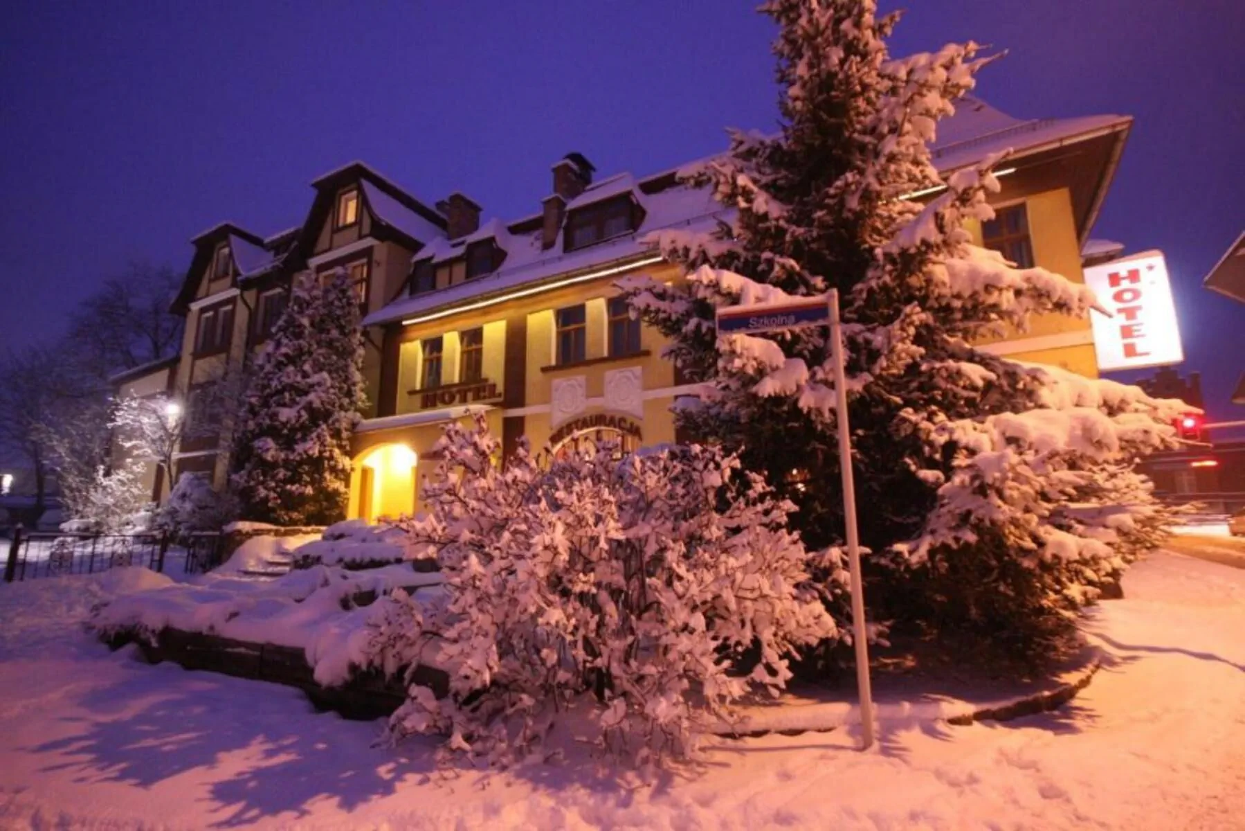 Hotel Karkonosze Kamienna Góra - foto 1