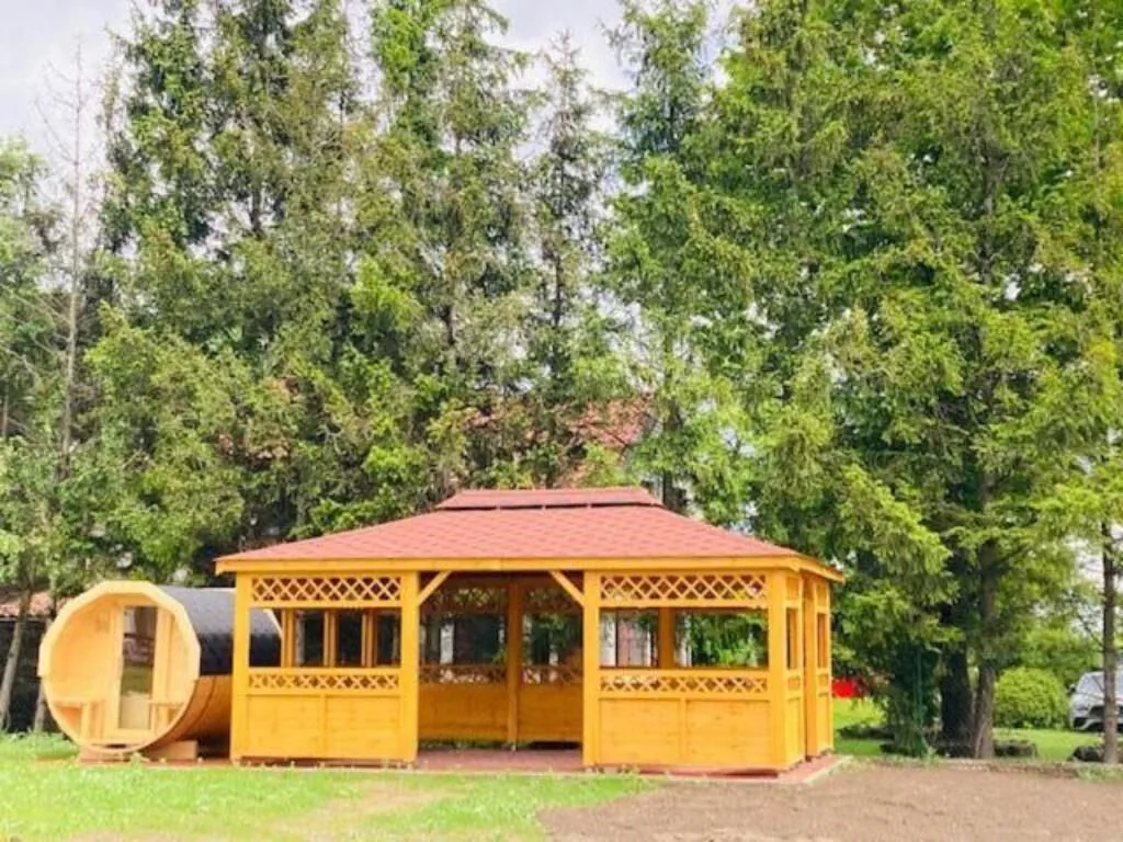 KALINOWY SAD DOMKI z JACUZZI i SAUNĄ MIKOŁAJKI  – Mikołajki, Polska