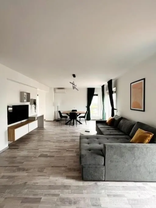Skylark | Singapore Penthouse with Jacuzzi & Panoramic Brașov – Brașov, România