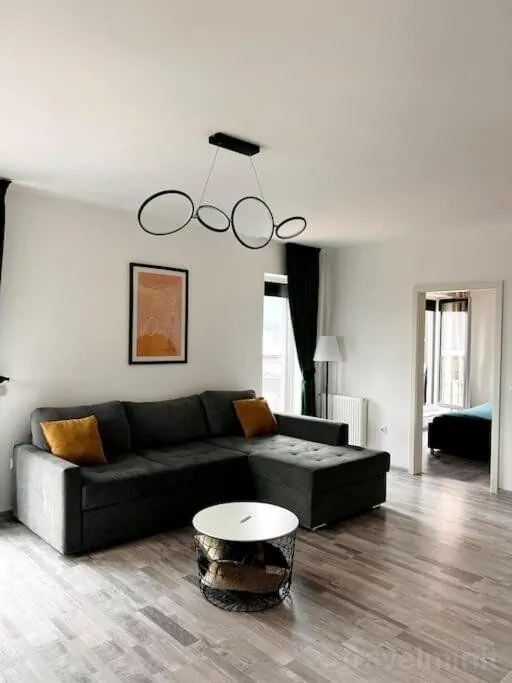 Skylark | Singapore Penthouse with Jacuzzi & Panoramic Brașov – Brașov, România