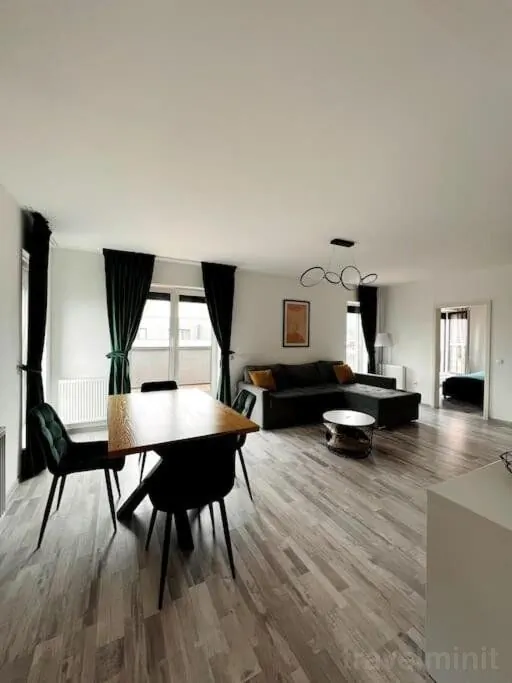 Skylark | Singapore Penthouse with Jacuzzi & Panoramic Brașov – Brașov, România