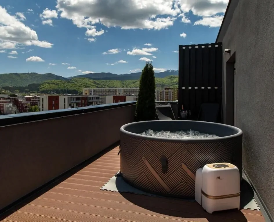 Skylark | Singapore Penthouse with Jacuzzi & Panoramic Brașov – Brașov, România