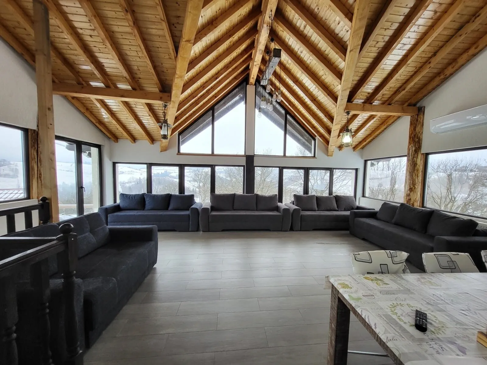 Casa din Livada Poiana Mărului – Poiana Mărului, România