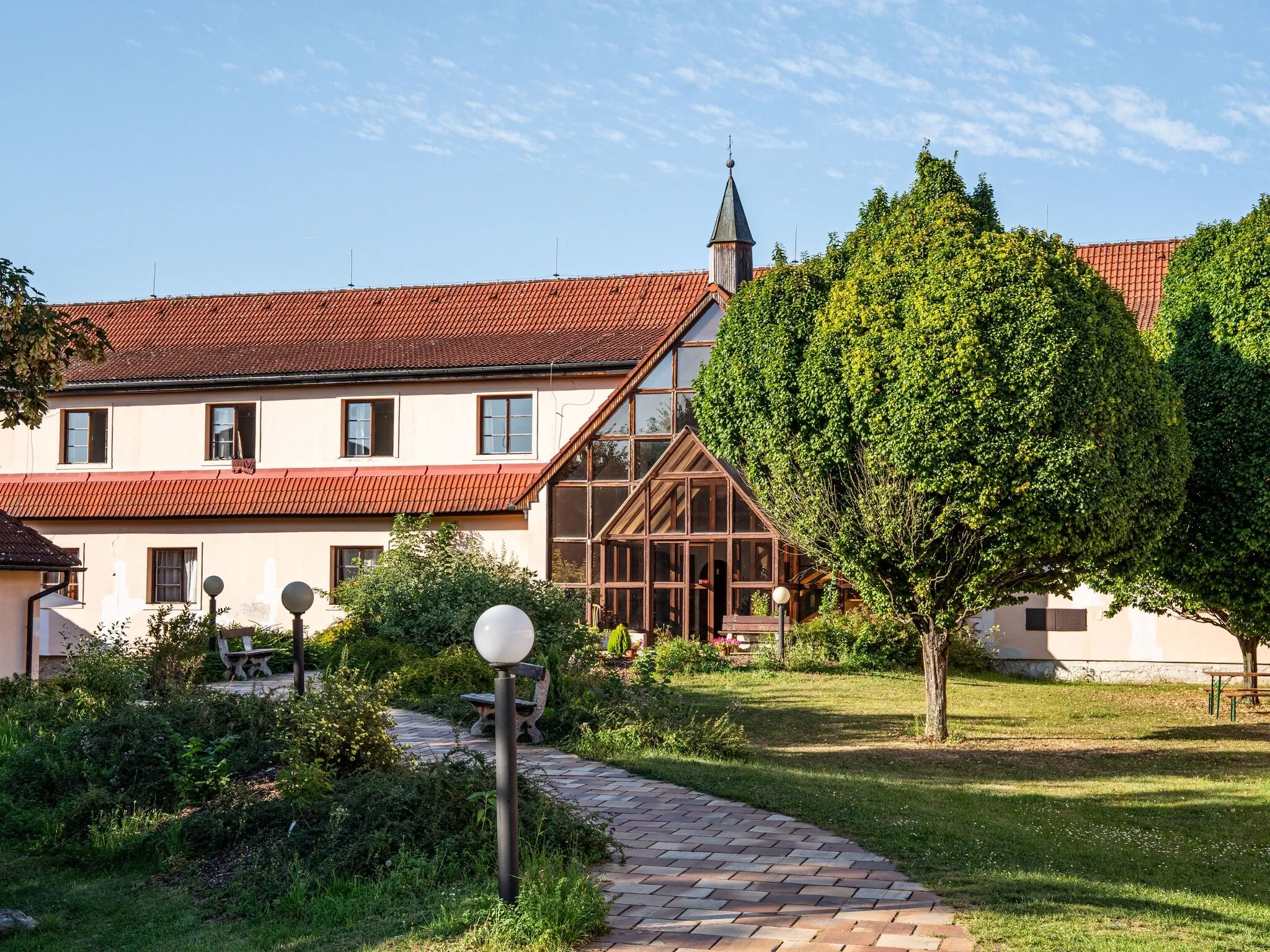 Holenský dvůr Ratiboř - foto 1