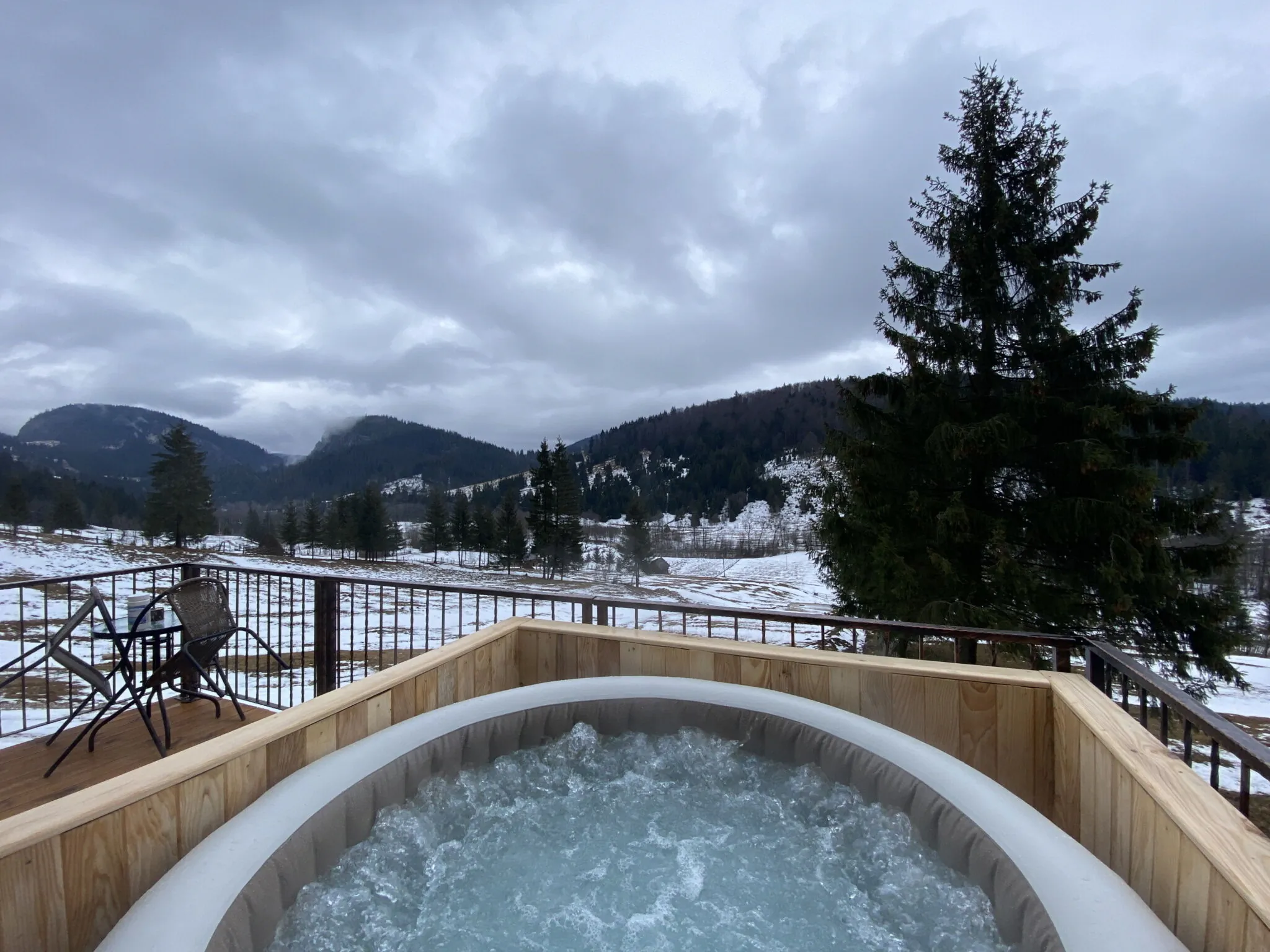 Tiny One cu Jacuzzi Lacu Roşu – Lacu Roşu, România
