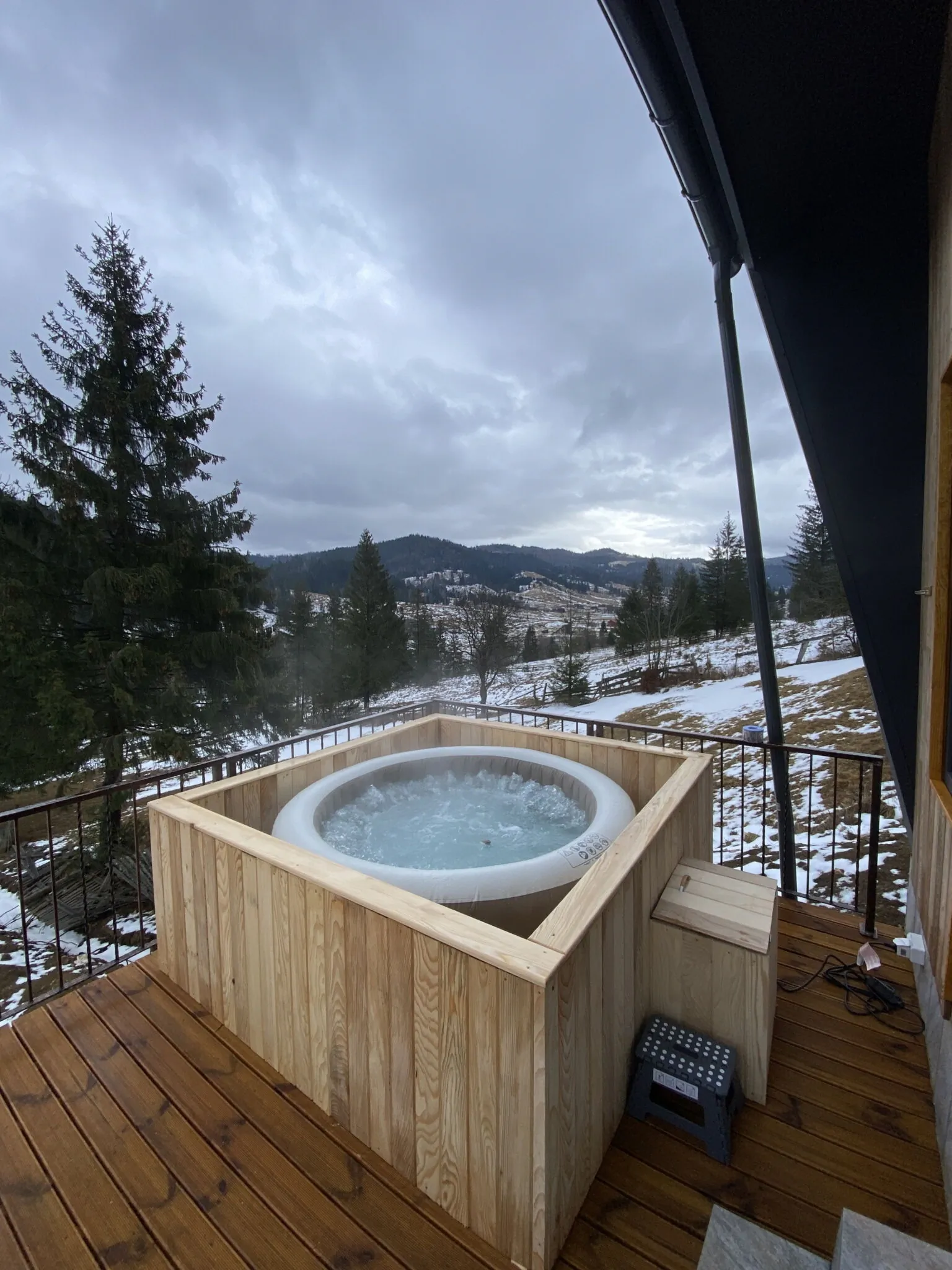 Tiny One cu Jacuzzi Lacu Roşu – Lacu Roşu, România