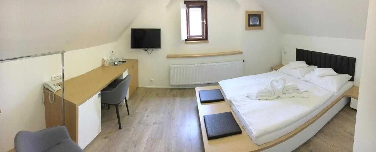 Hotel 100 Pardubice – Pardubice, Česká republika