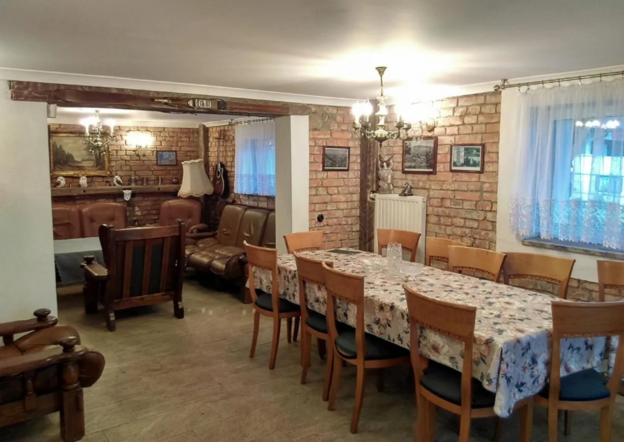 Sowi Dom Jugów – Jugów, Polonia