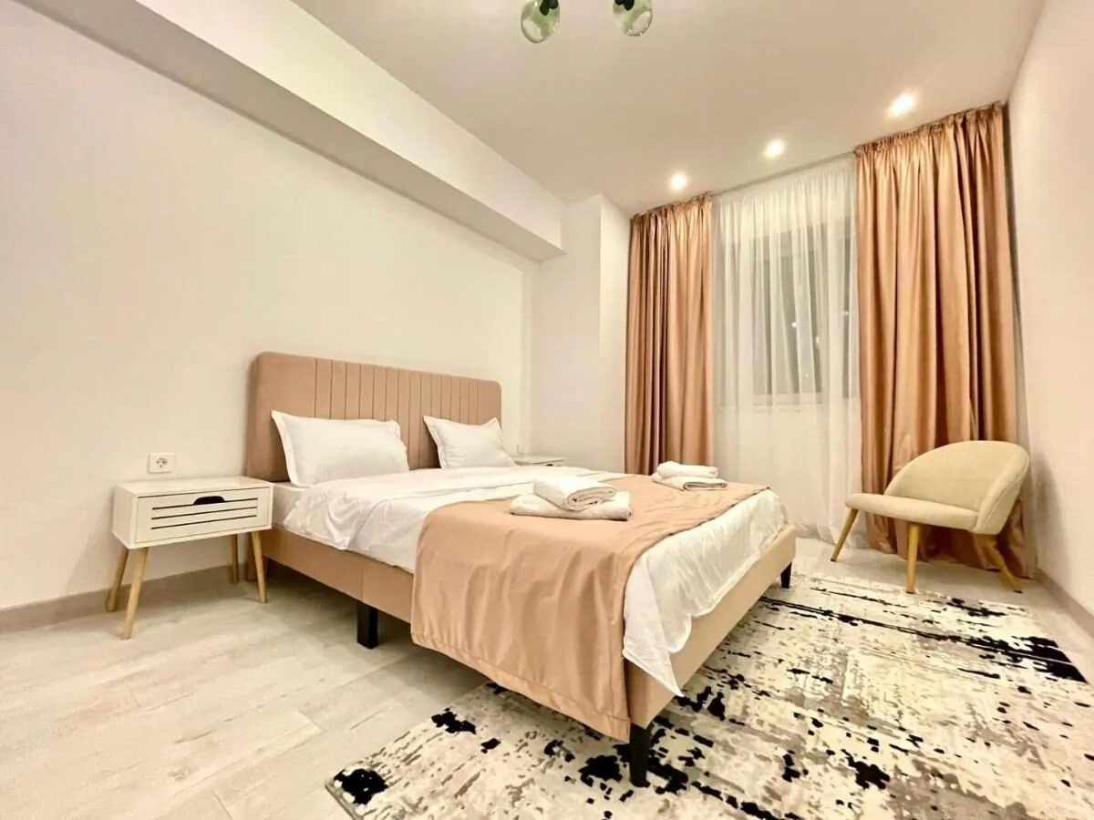 YamaLuxe Apartments - Pink & Gold With Many Facilities București – București, România