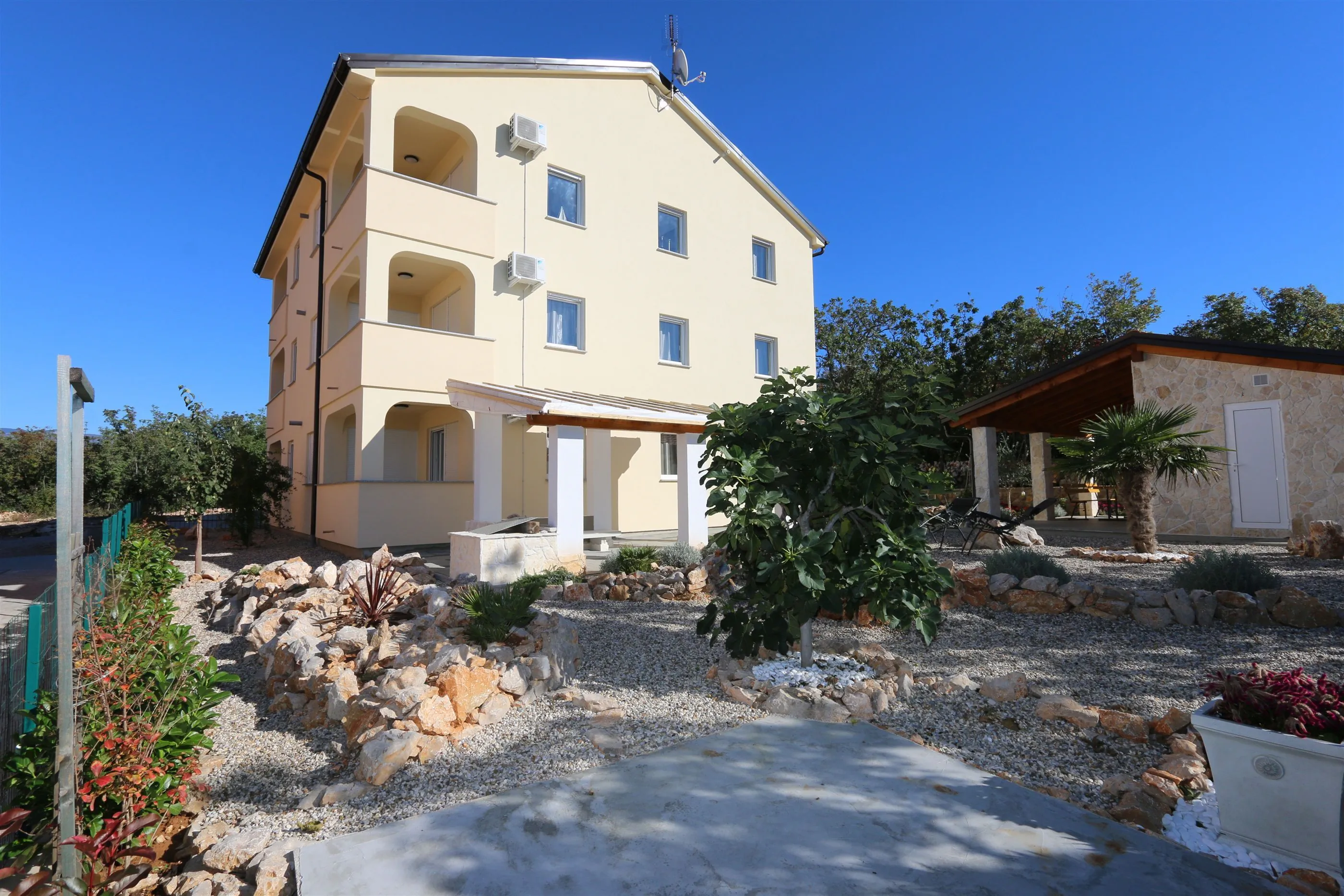 Apartments Rogic- Klimno - foto 1