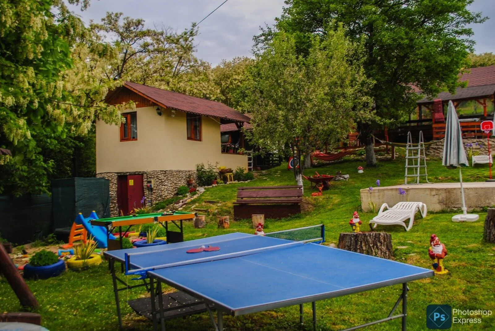 Căsuțele dintre vii Dobrița – Dobrița, România