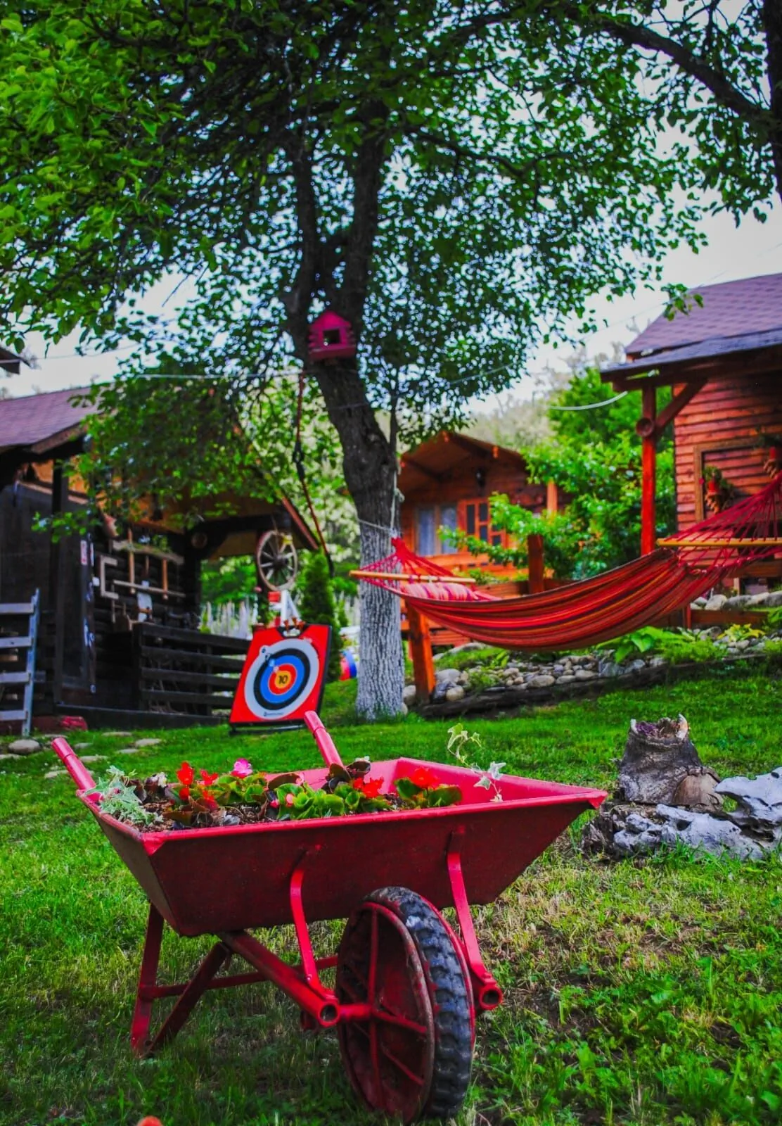 Căsuțele dintre vii Dobrița – Dobrița, România