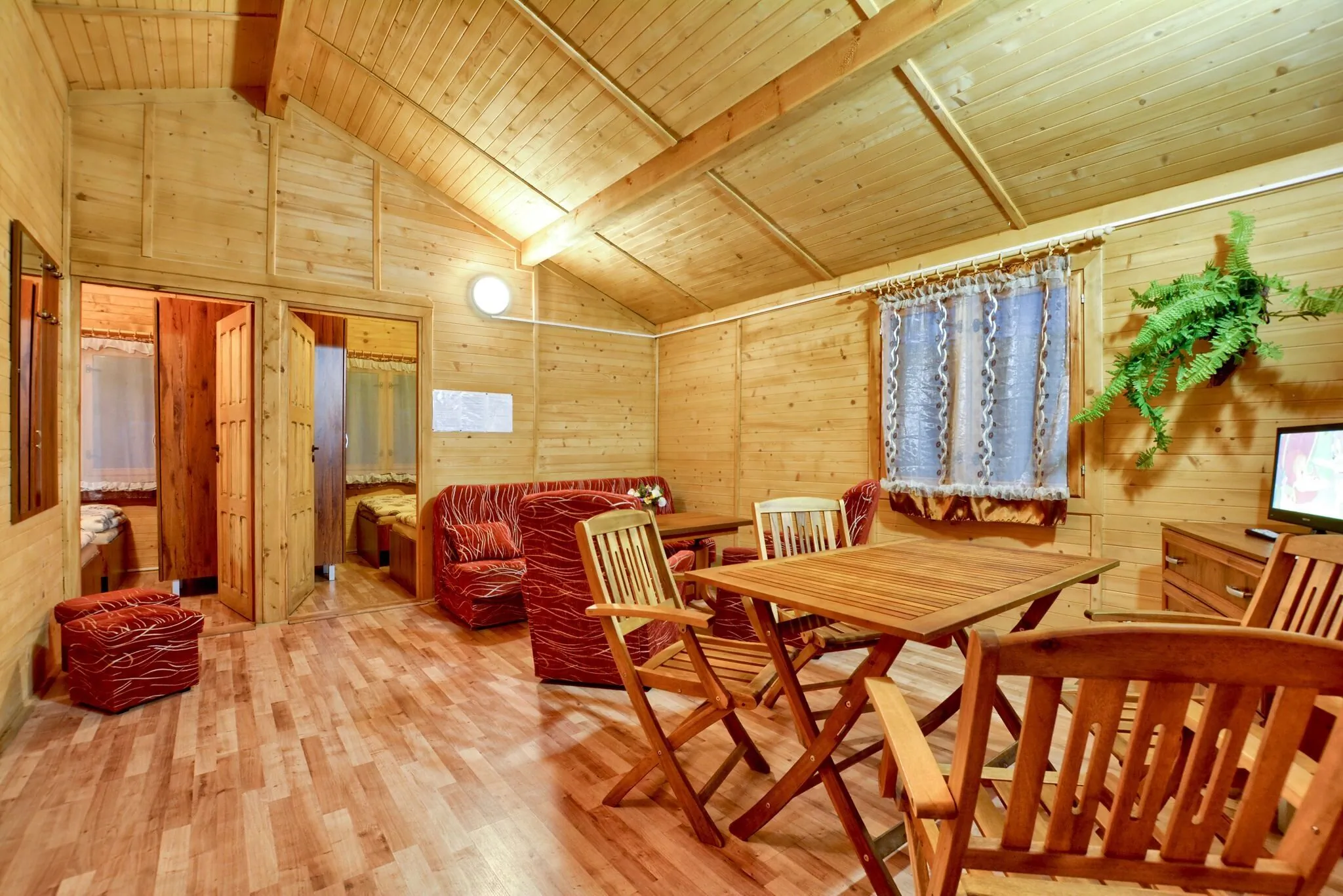 Ośrodek Puszczyk Sieraków Domki drewniane z Bali – Sieraków, Polonia