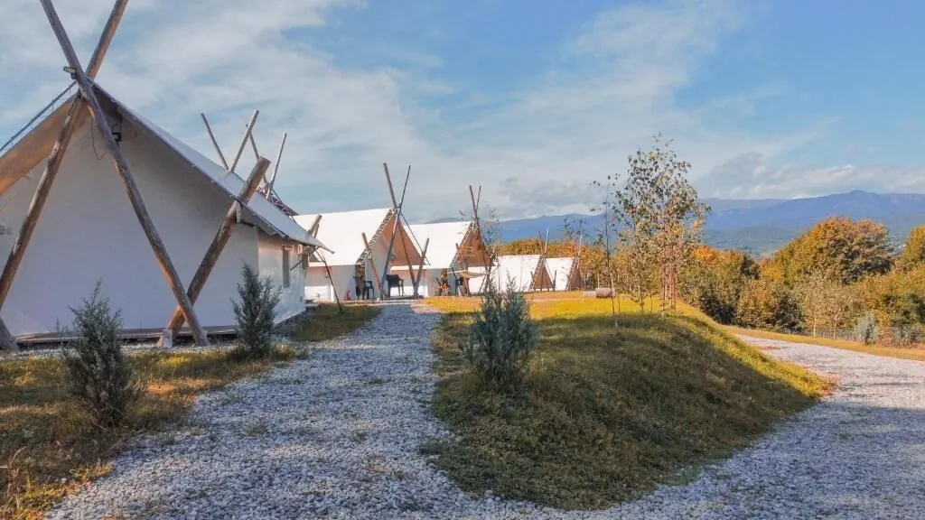 Piniale Glamping Trib Bughea de Jos – Bughea de Jos, Rumunia