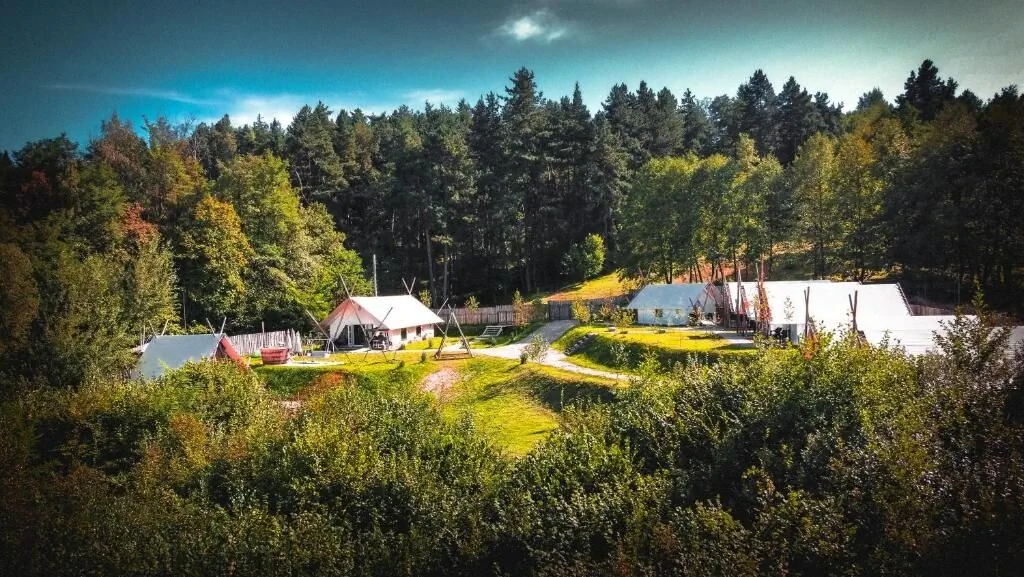 Piniale Glamping Trib Bughea de Jos – Bughea de Jos, Rumunia