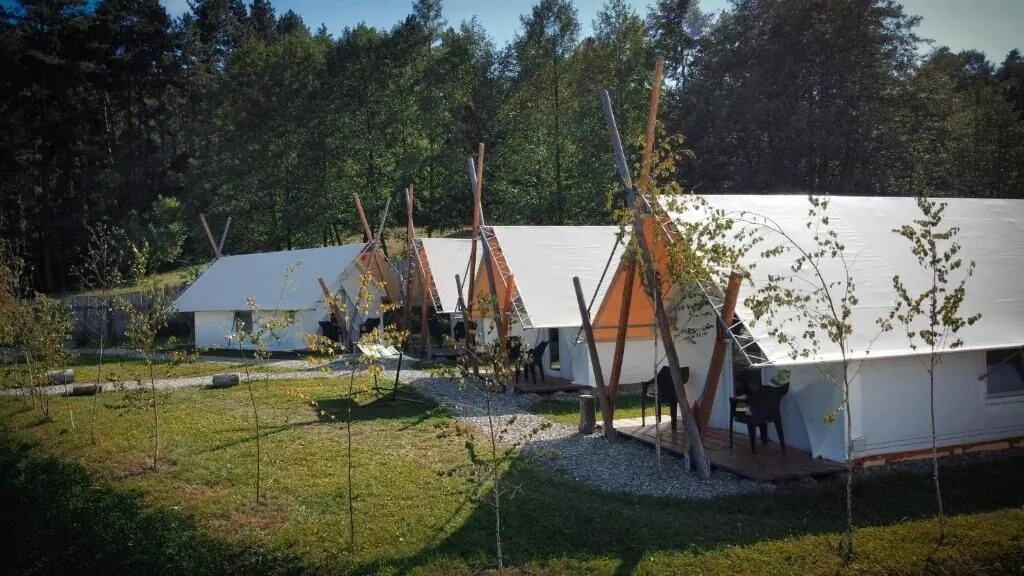 Piniale Glamping Trib Bughea de Jos – Bughea de Jos, Rumunia