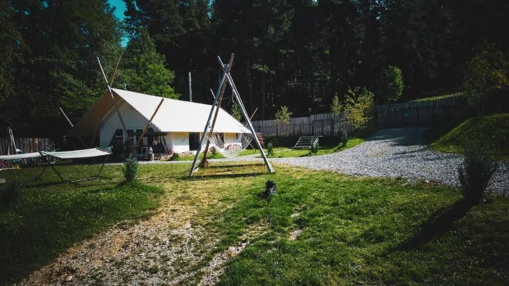 Piniale Glamping Trib Bughea de Jos – Bughea de Jos, Rumunia