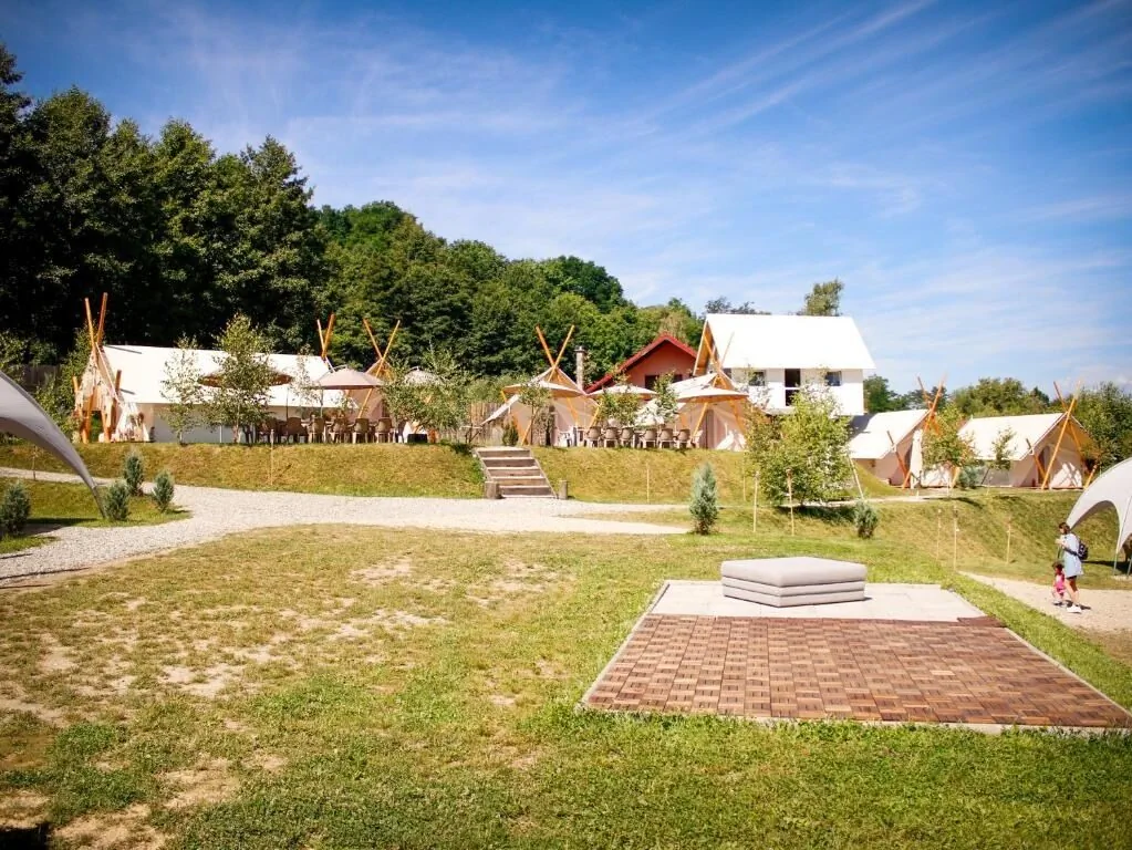 Piniale Glamping Trib Bughea de Jos – Bughea de Jos, Rumunia