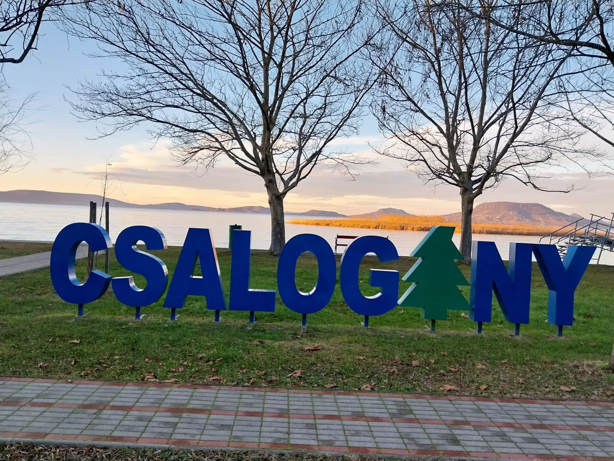 Csalogány Wellness Panzió Balatonfenyves – Balatonfenyves, Ungaria