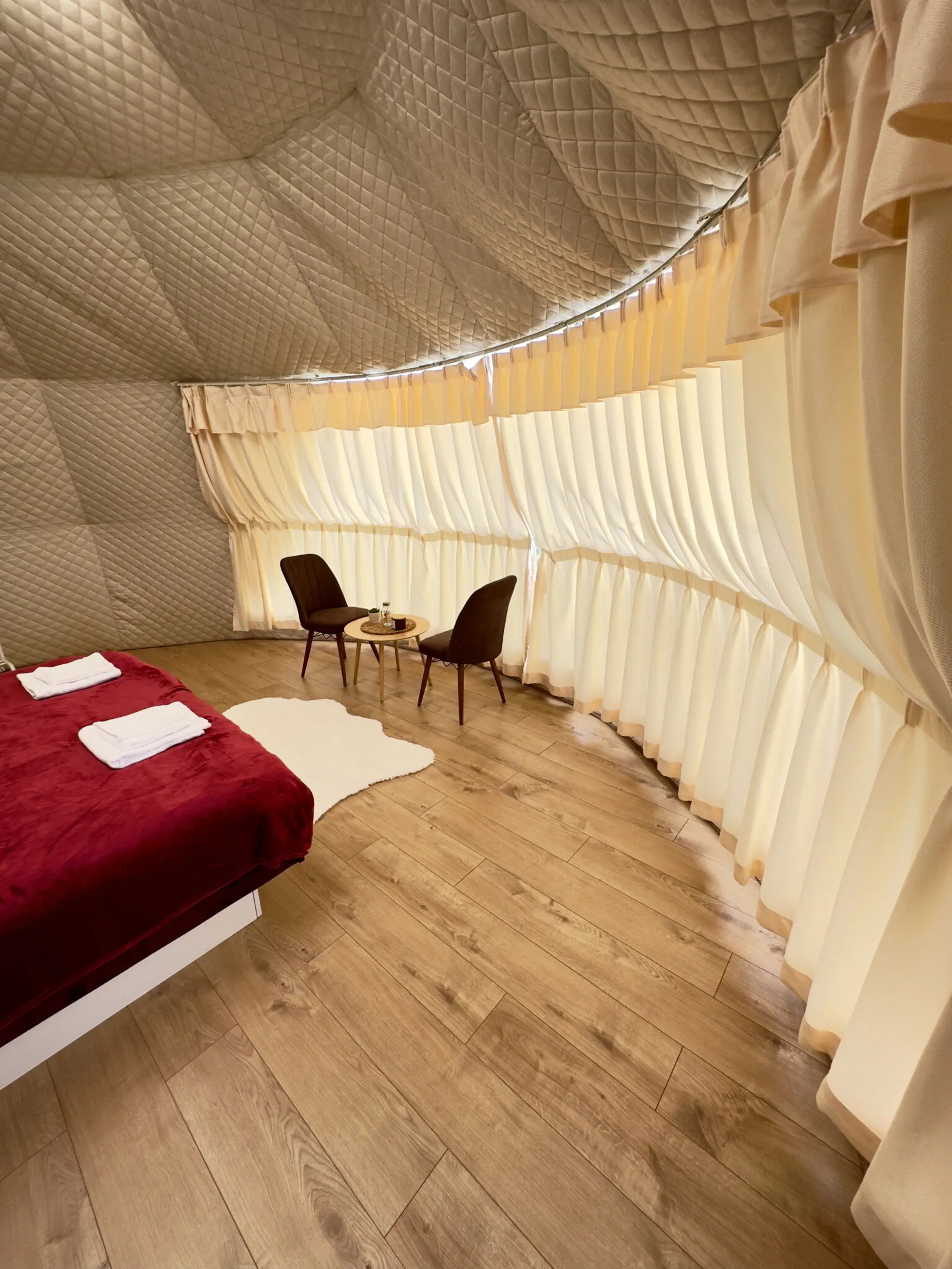 Sanctum Glamping Jupâneşti – Jupâneşti, România