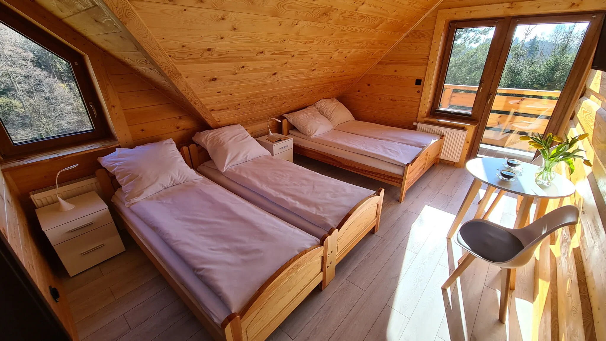 Drewniana Chata Łopuchowo – Łopuchowo, Polsko